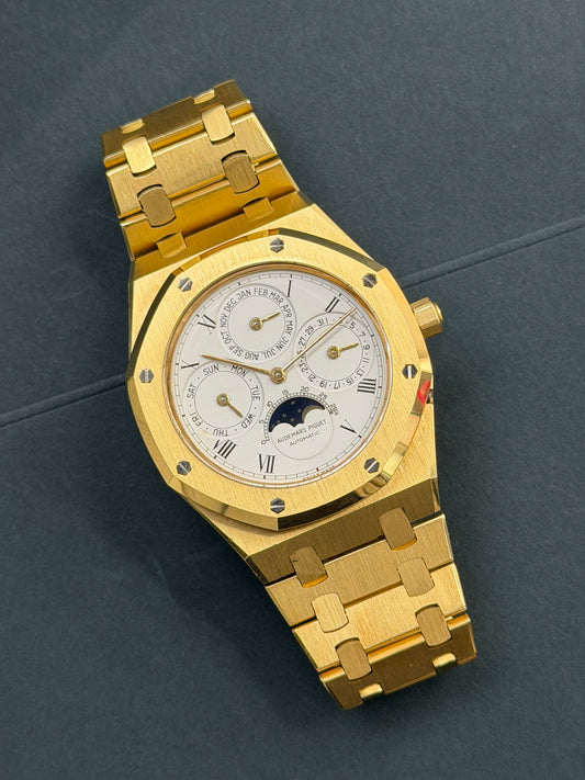 Royal Oak 39mm - Perpetual Calendar - White Dial - 18Kt Yellow Gold - Ref 25554BA