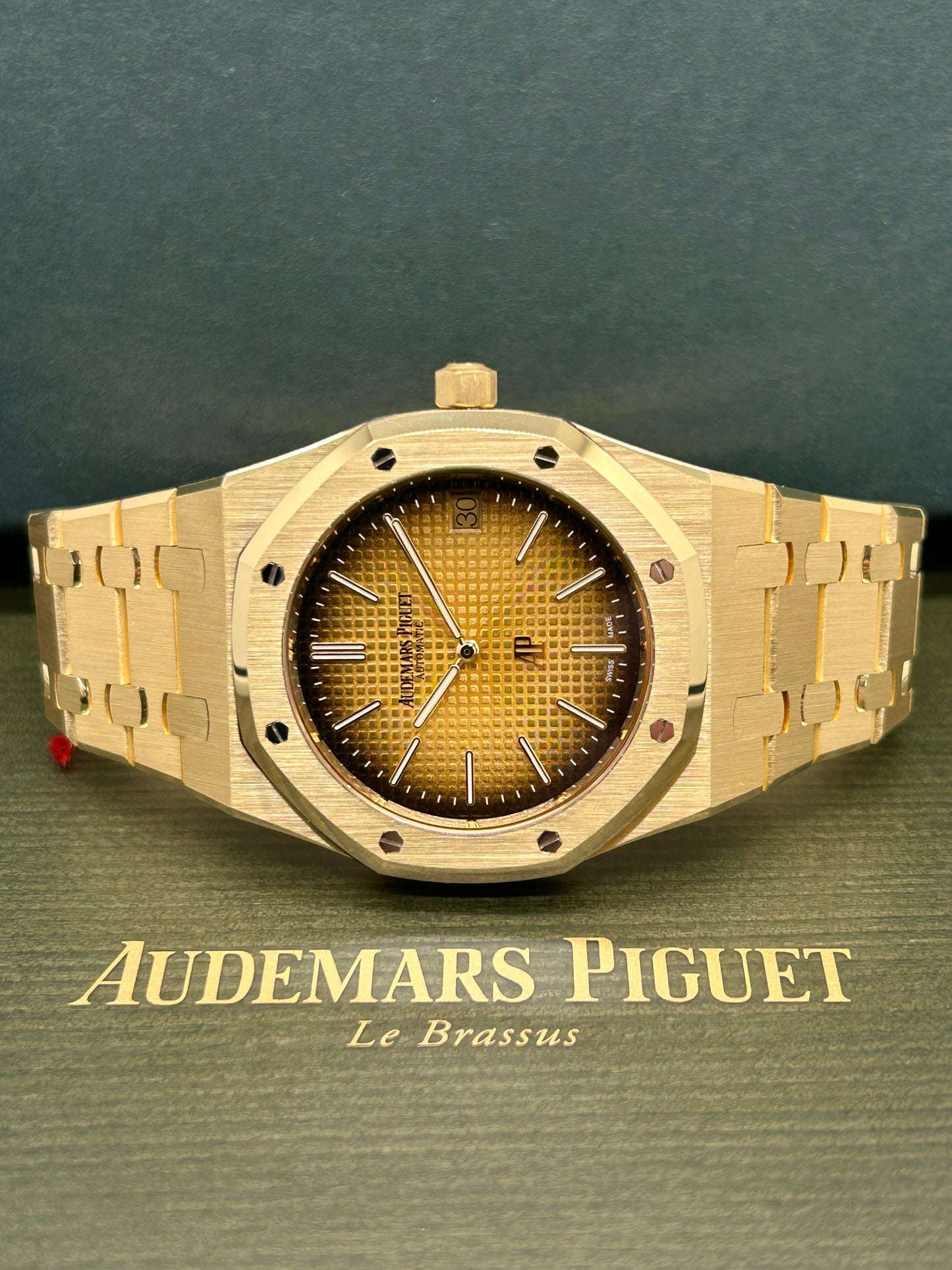 Audemars Piguet Royal Oak "jumbo" 50th Anniversary - Ultrathin Jumbo - 18kt Yellow Gold - Ref16202BA.OO.1240BA.01 - Year 2022