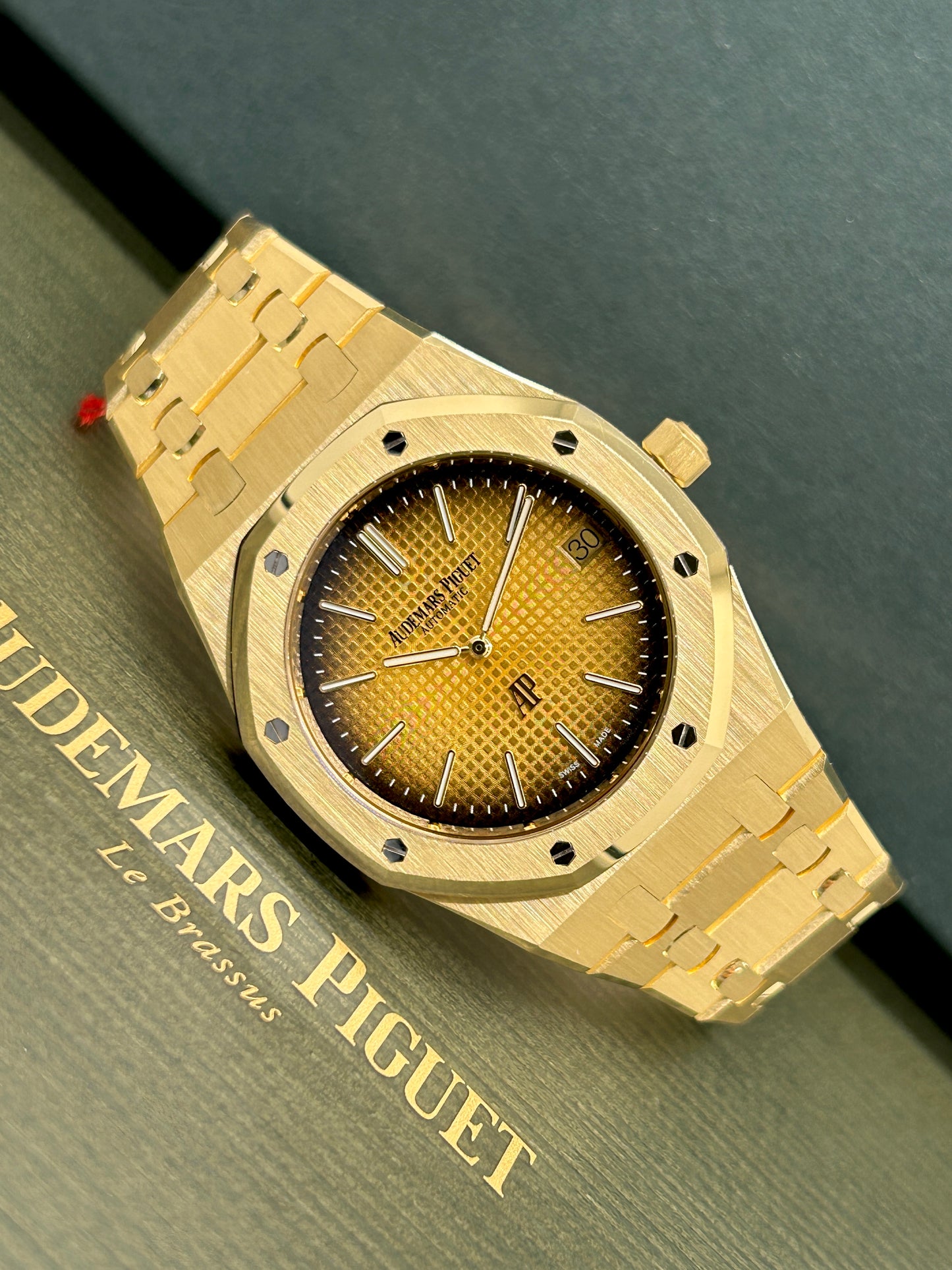 Audemars Piguet Royal Oak "jumbo" 50th Anniversary - Ultrathin Jumbo - 18kt Yellow Gold - Ref16202BA.OO.1240BA.01 - Year 2022