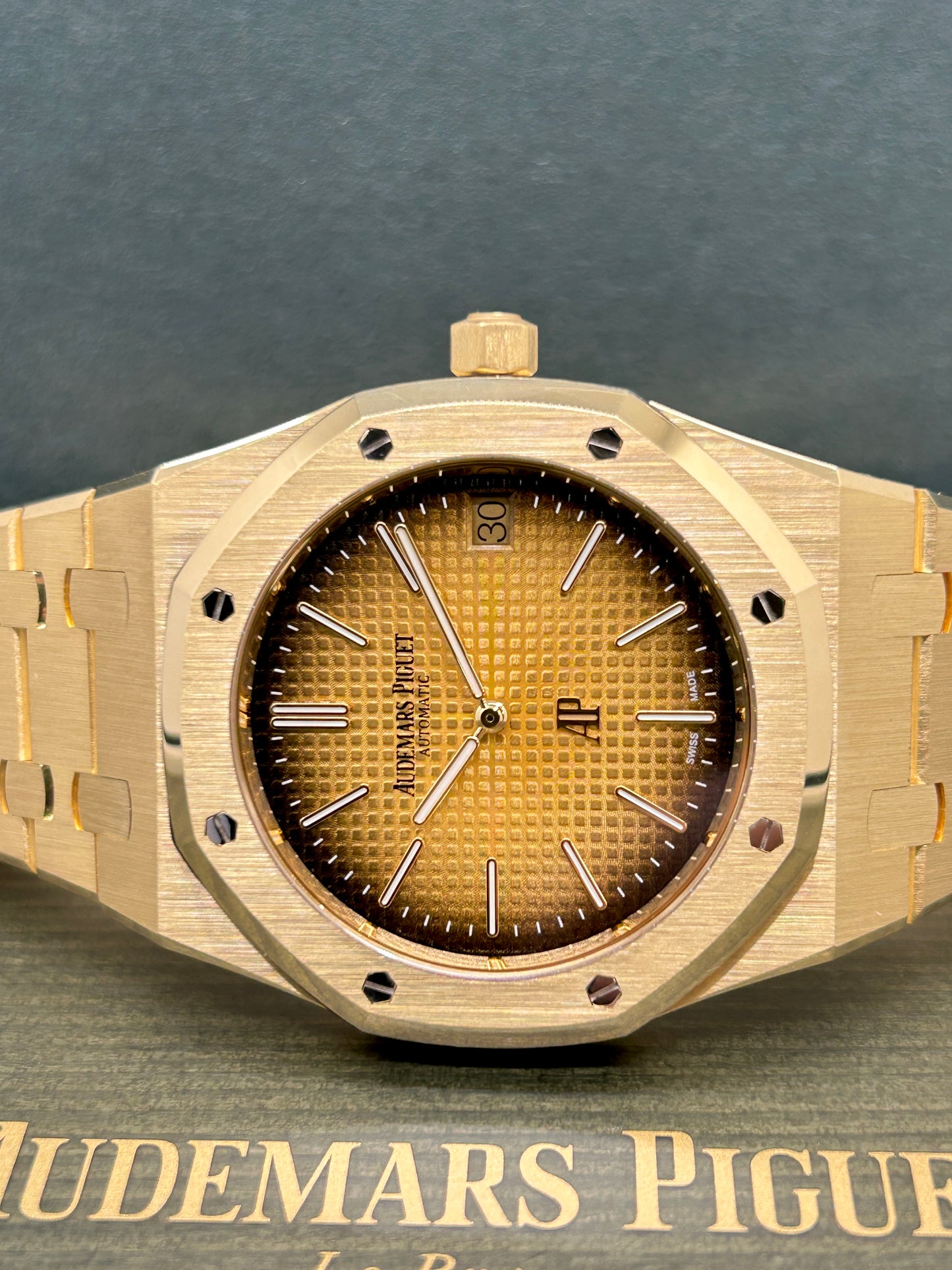 Audemars Piguet Royal Oak "jumbo" 50th Anniversary - Ultrathin Jumbo - 18kt Yellow Gold - Ref16202BA.OO.1240BA.01 - Year 2022