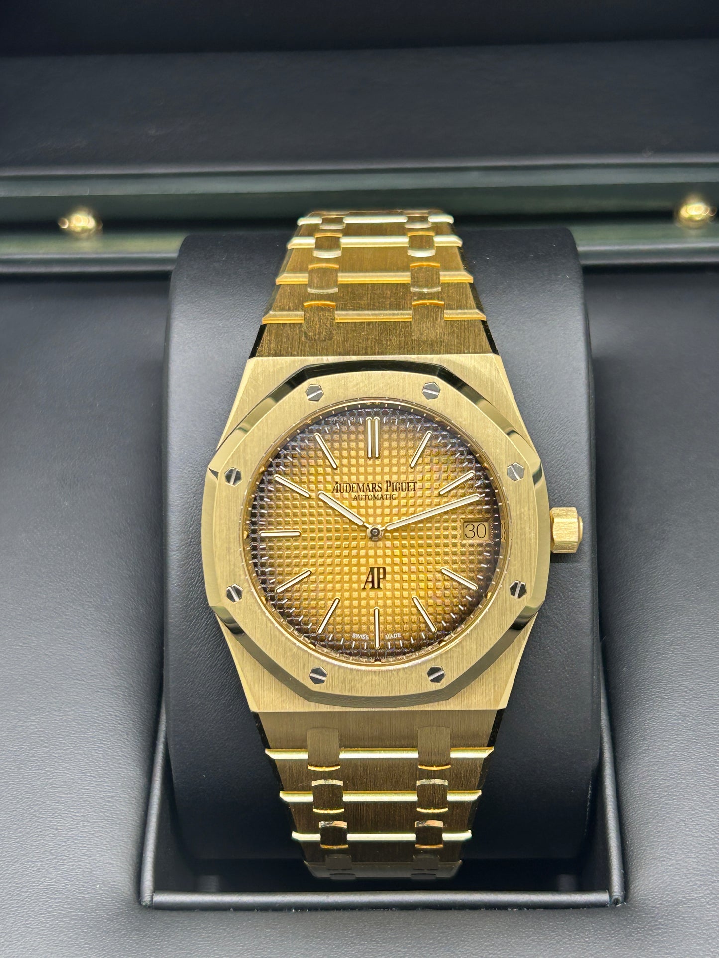 Audemars Piguet Royal Oak "jumbo" 50th Anniversary - Ultrathin Jumbo - 18kt Yellow Gold - Ref16202BA.OO.1240BA.01 - Year 2022