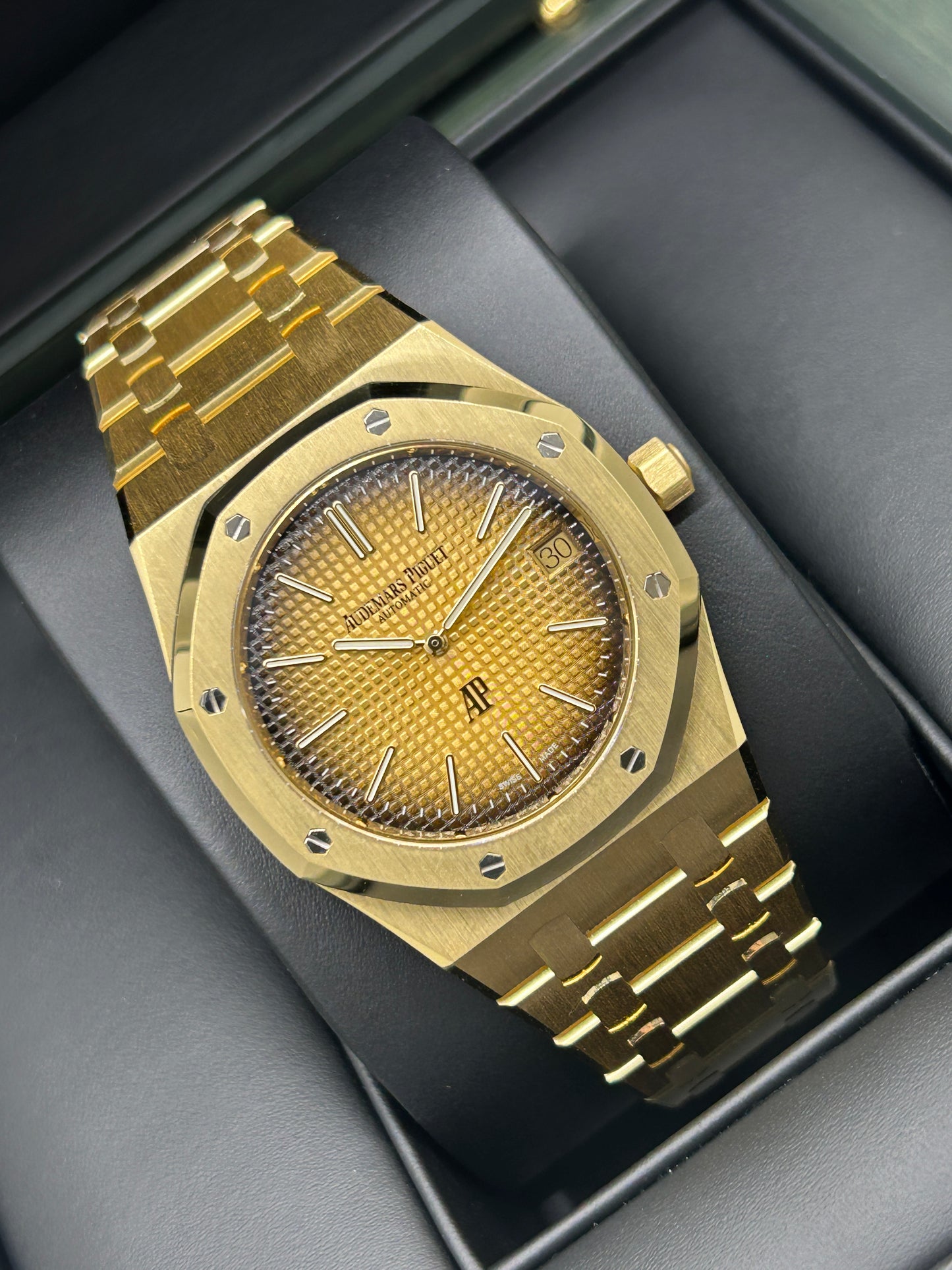 Audemars Piguet Royal Oak "jumbo" 50th Anniversary - Ultrathin Jumbo - 18kt Yellow Gold - Ref16202BA.OO.1240BA.01 - Year 2022