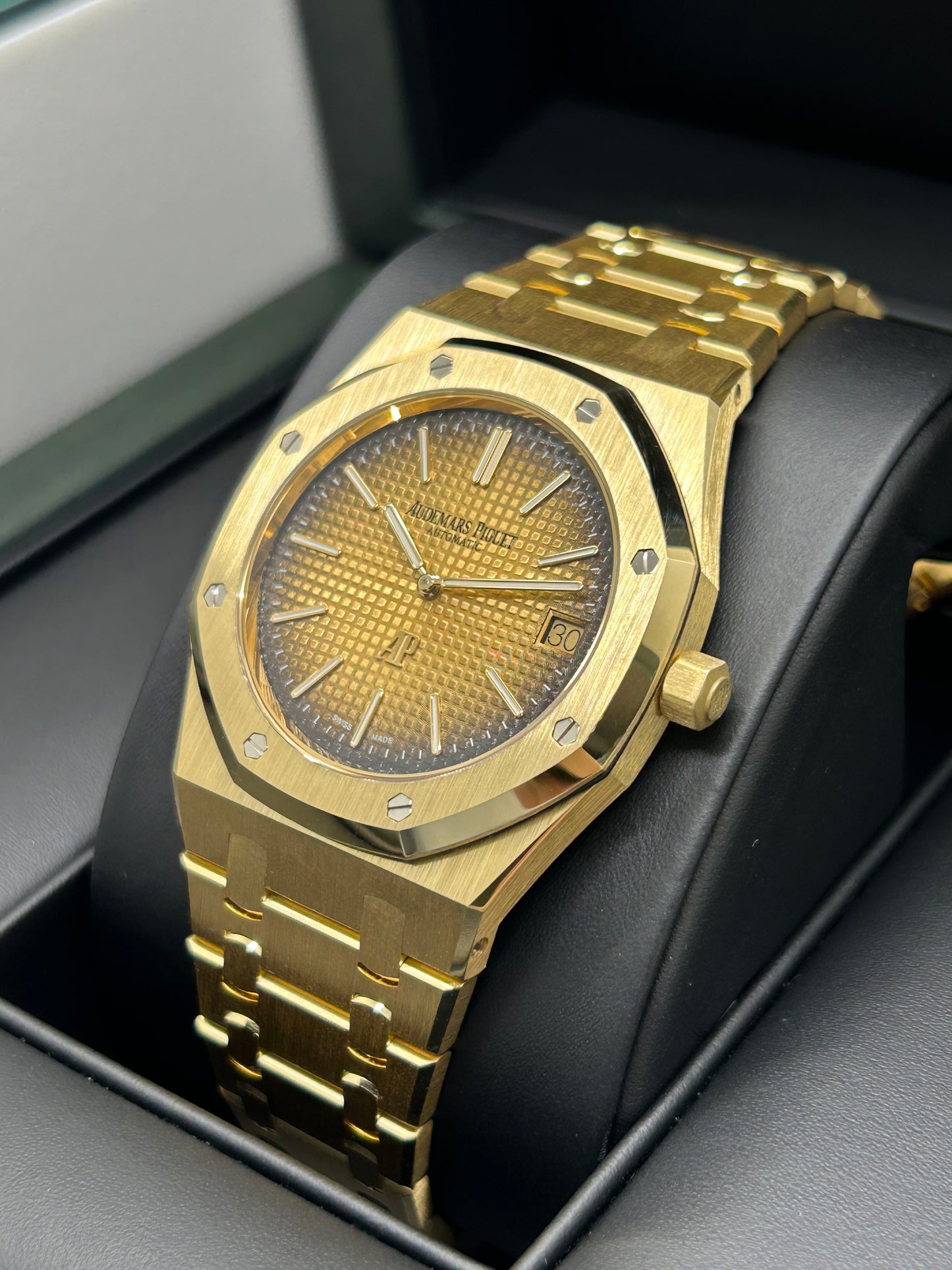 Audemars Piguet Royal Oak "jumbo" 50th Anniversary - Ultrathin Jumbo - 18kt Yellow Gold - Ref16202BA.OO.1240BA.01 - Year 2022