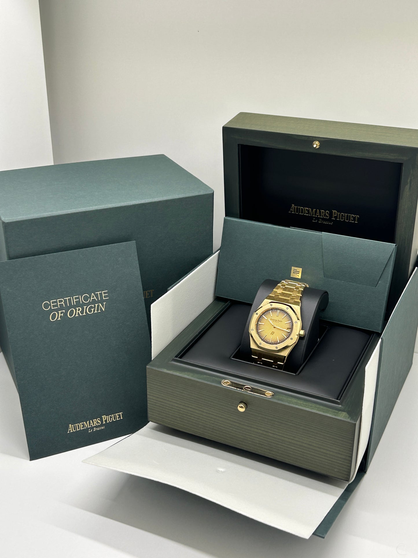 Audemars Piguet Royal Oak "jumbo" 50th Anniversary - Ultrathin Jumbo - 18kt Yellow Gold - Ref16202BA.OO.1240BA.01 - Year 2022