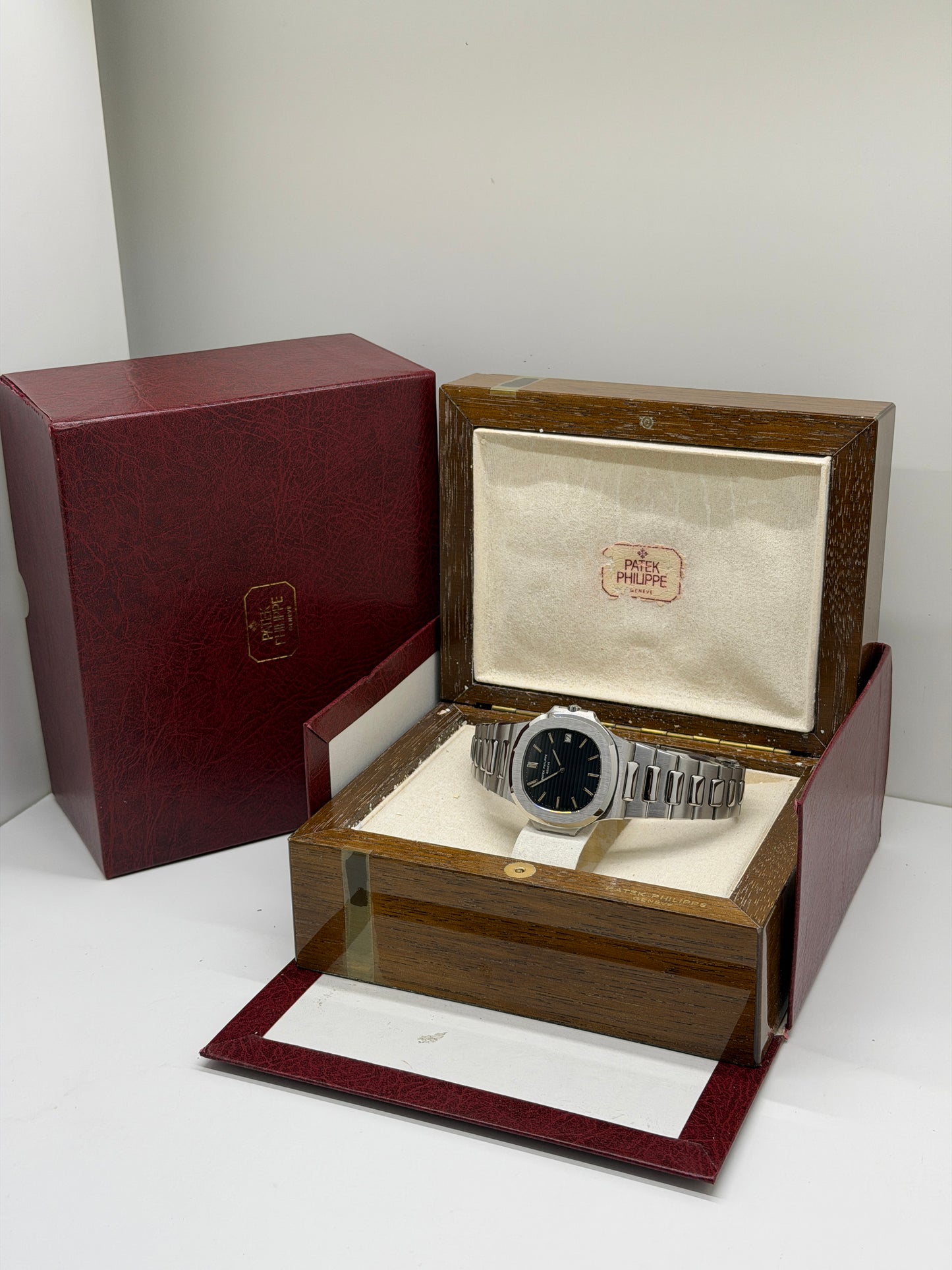 Patek Philippe Nautilus Blue Dial - Ref. 3700/1A Official Patek Philippe Extract from the archives