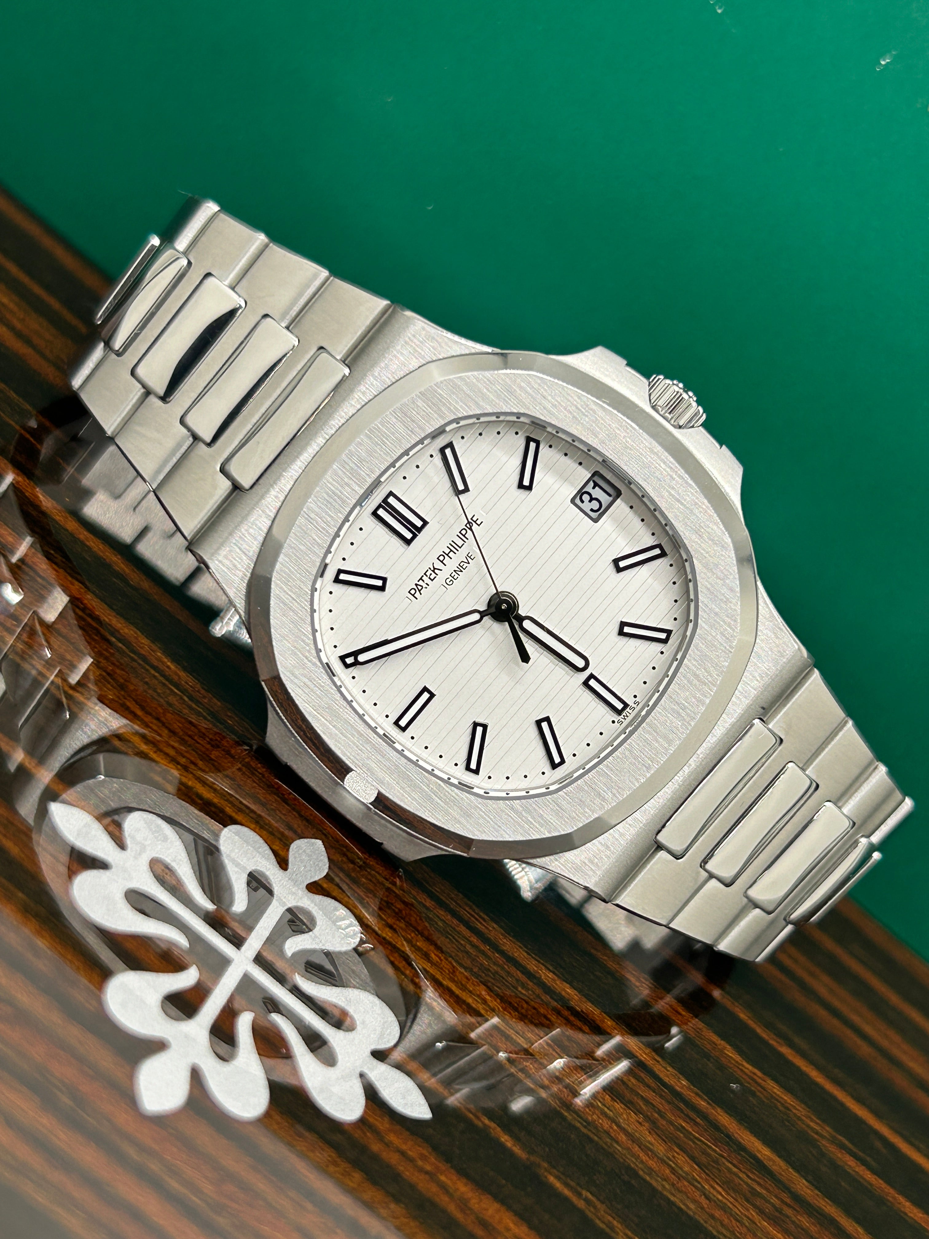 5711 a patek hotsell