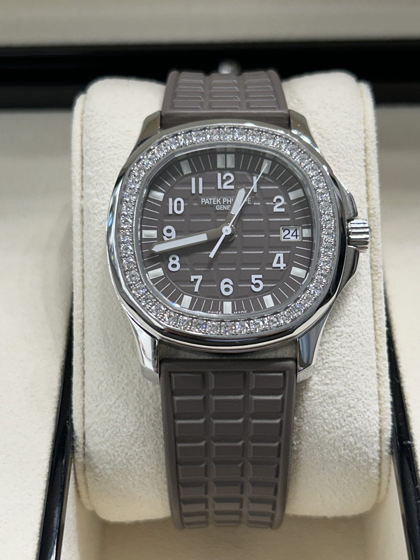 Patek Philippe Aquanaut Brown Dial - Diamonds - Ref 5067A-024 - Year 2017