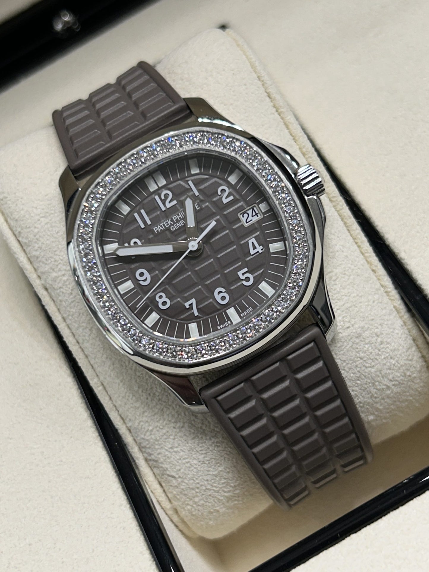 Patek Philippe Aquanaut Brown Dial - Diamonds - Ref 5067A-024 - Year 2017
