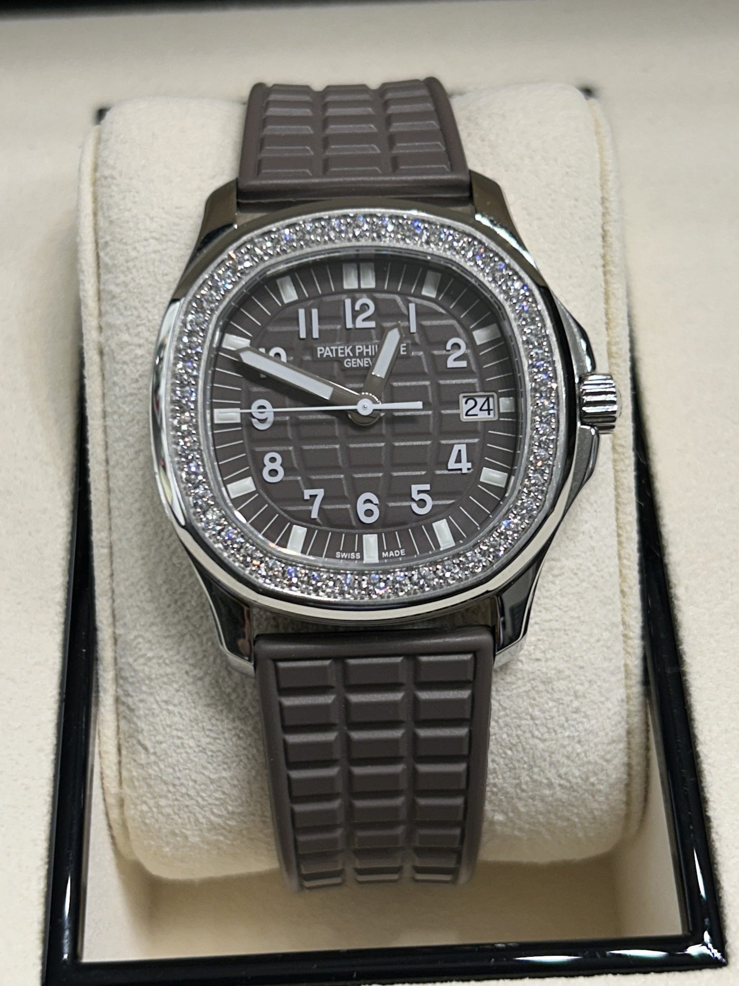 Patek Philippe Aquanaut Brown Dial - Diamonds - Ref 5067A-024 - Year 2017