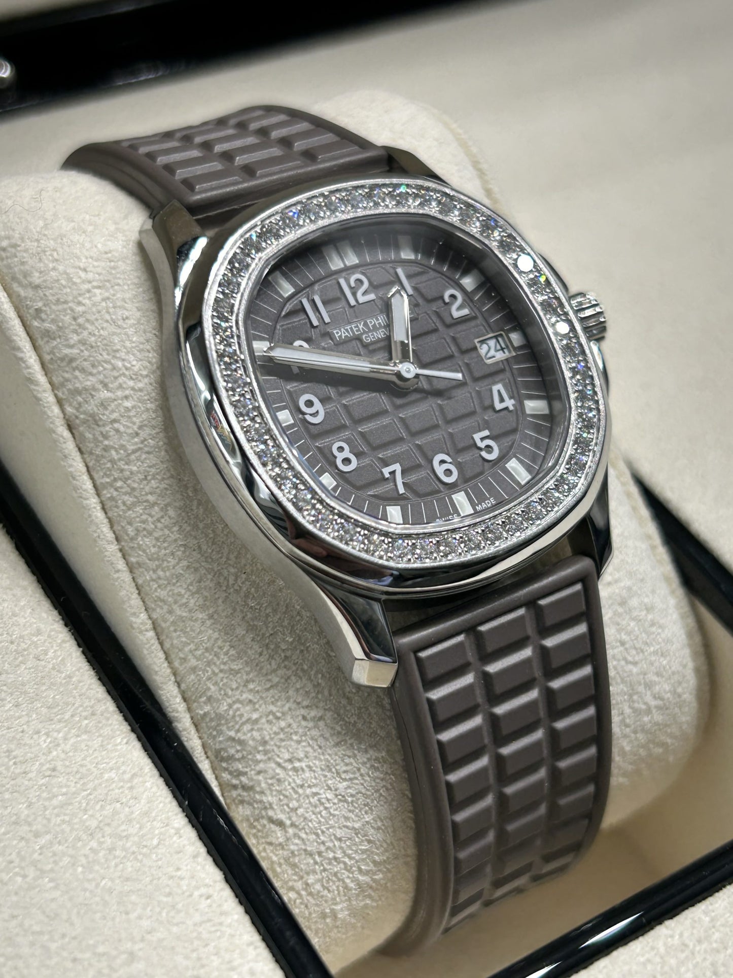 Patek Philippe Aquanaut Brown Dial - Diamonds - Ref 5067A-024 - Year 2017