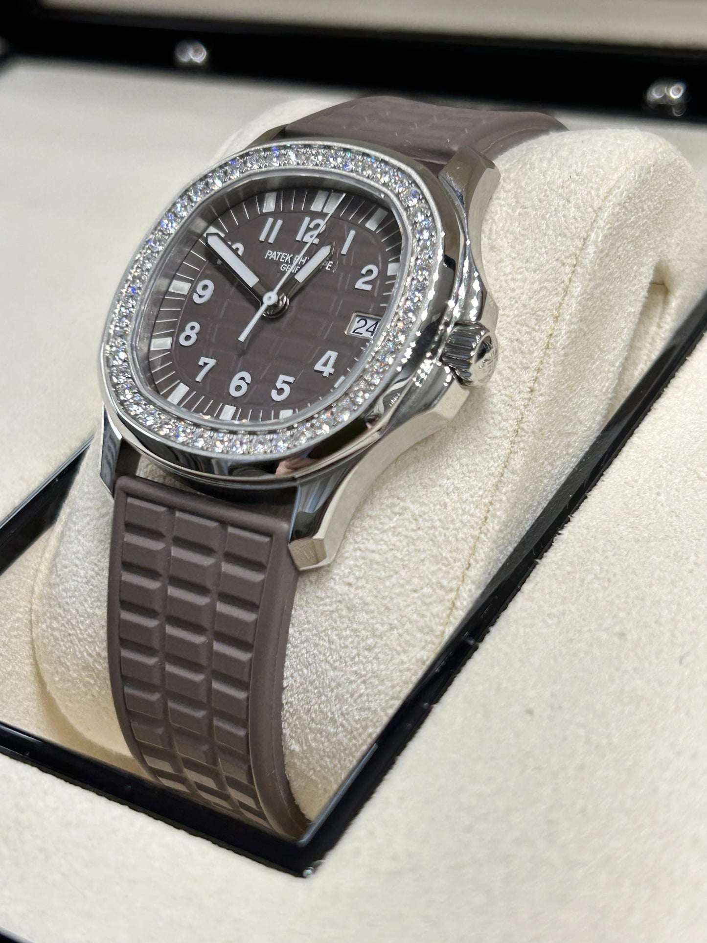 Patek Philippe Aquanaut Brown Dial - Diamonds - Ref 5067A-024 - Year 2017
