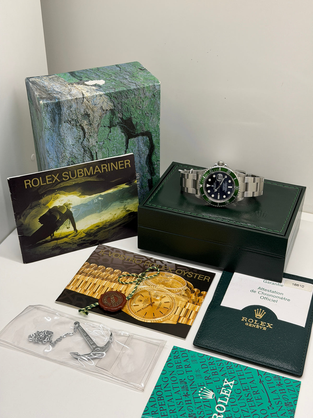 Rolex Submariner Date "Kermit" - Fat Four - Top Condition - Year 2004 Ref 16610
