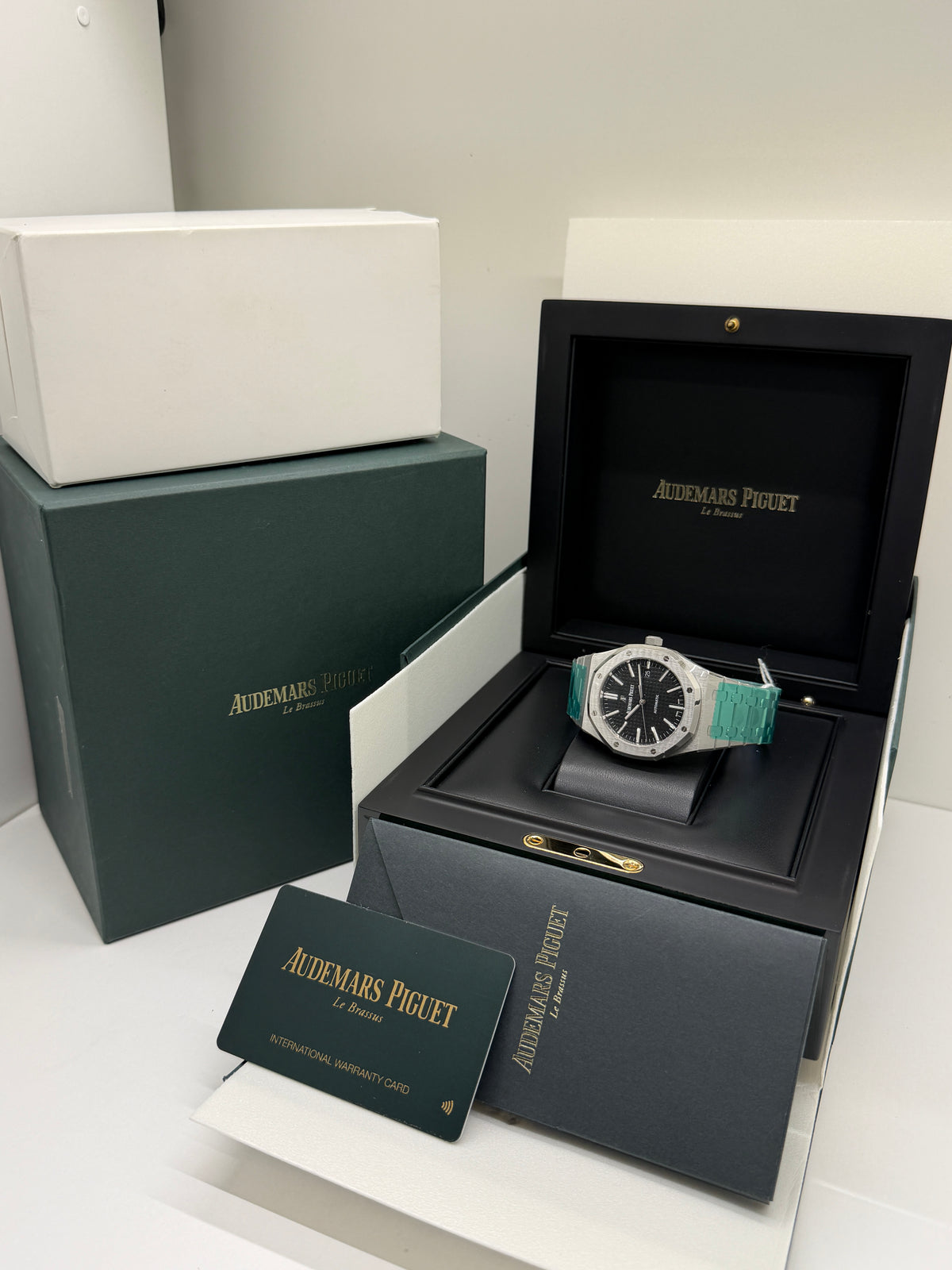 Audemars Piguet Royal Oak 41mm - Black Dial - NOS - Full Stickers - New 2018 Ref 15400st.oo.1220st.01