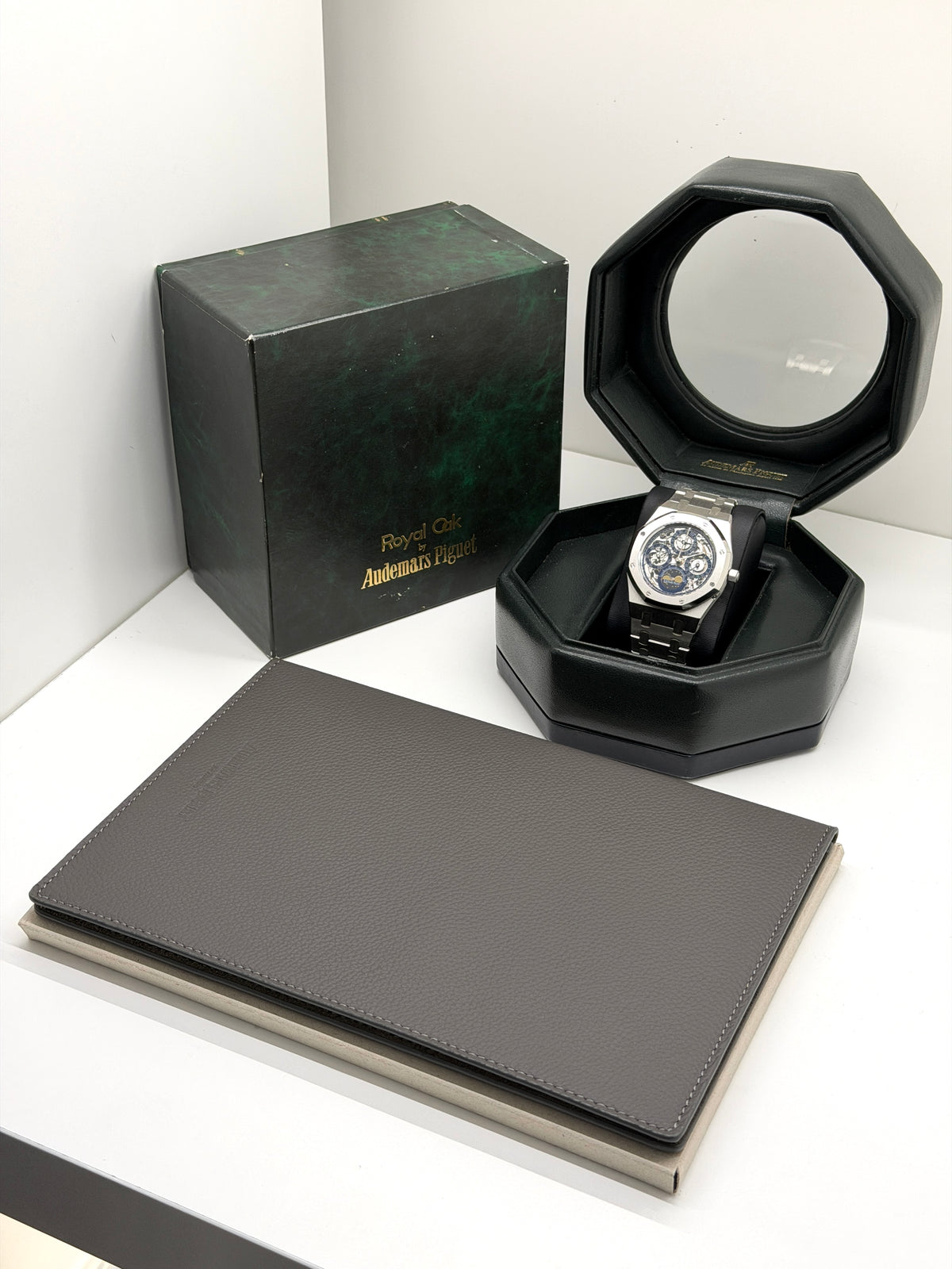 Audemars Piguet Royal Oak 39mm Skeleton - Platinum - Perpetual Calendar - Year 1989 Ref 25636ptoo0344pt01 - Official Authenticity Certificate