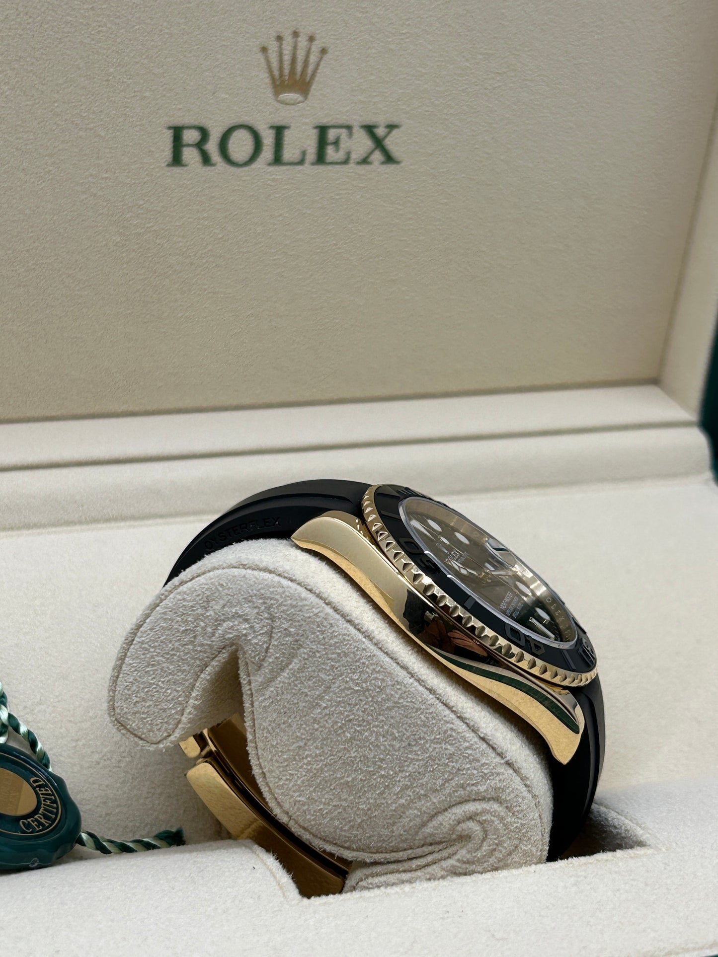 Rolex Yacht-master 42 - Black Dial - 18kt Gold - Ref 226658 - Year 2022