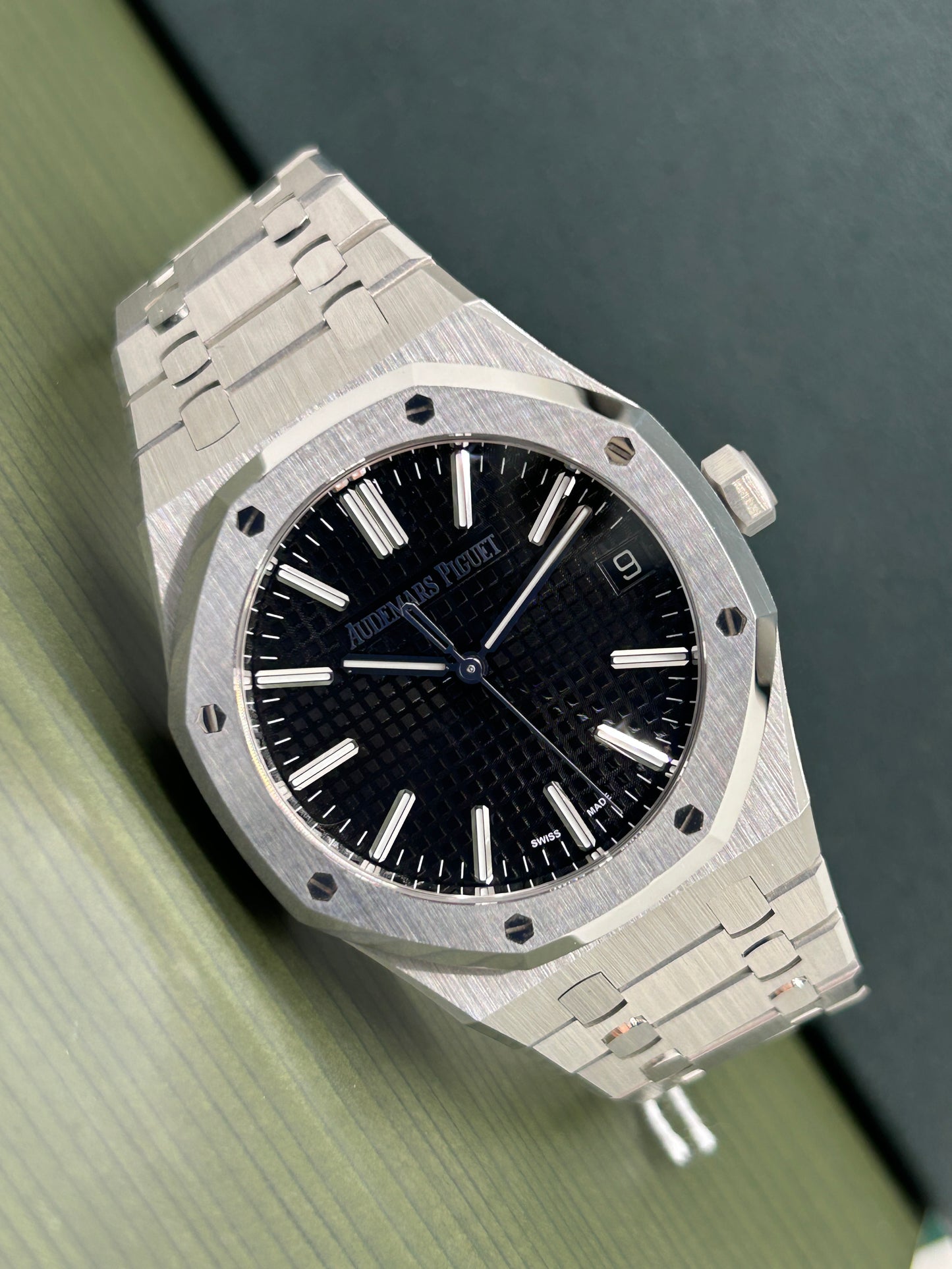 Audemars Piguet Royal Oak 41mm - Black Dial - Ref 15510ST.OO.1320ST.07 - Like New - Year 2024