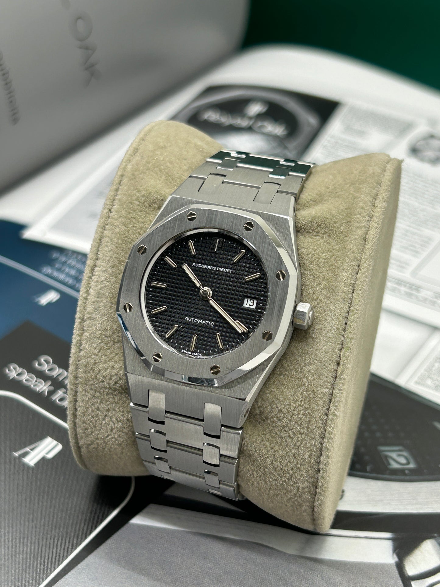 Audemars Piguet Royal Oak Automatic 30mm Automatic - Black Dial - Ref 14470ST - AP Extract - Year 1992