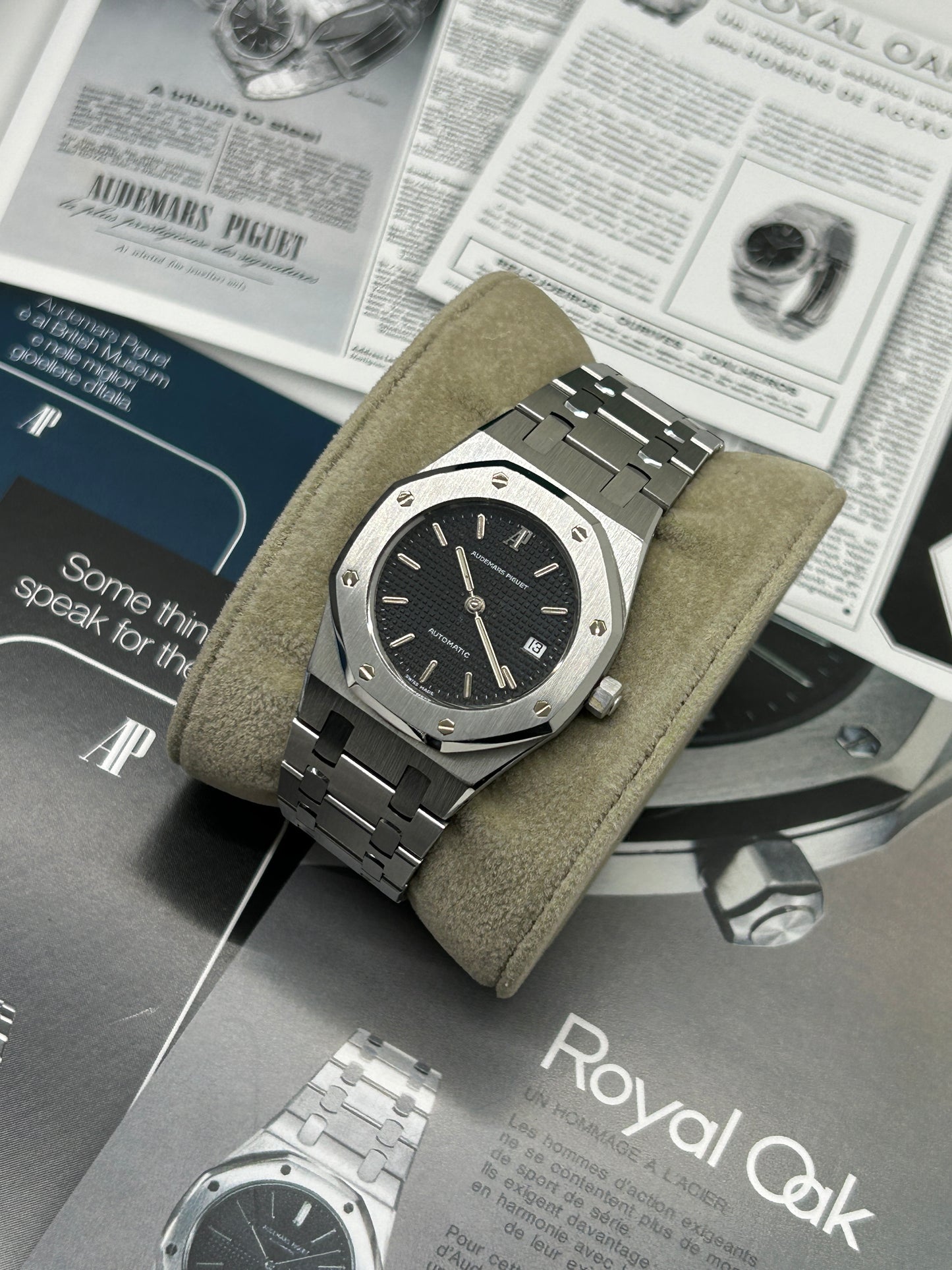 Audemars Piguet Royal Oak Automatic 30mm Automatic - Black Dial - Ref 14470ST - AP Extract - Year 1992