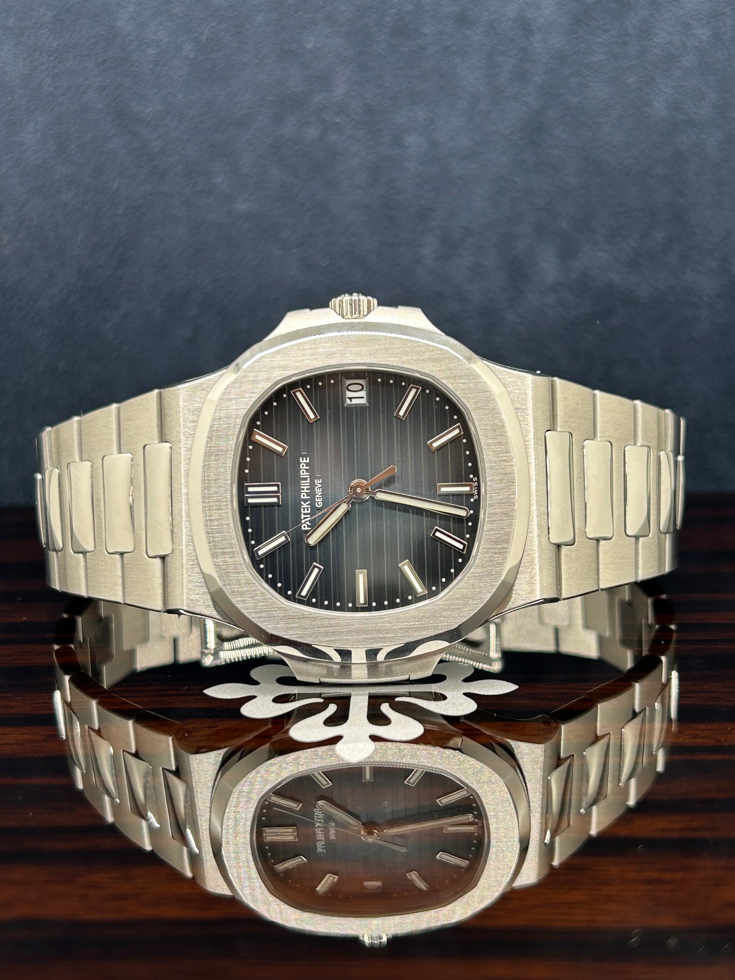 Patek Philippe Nautilus - Blue Dial - Ref 5711/1A-010 - Service 2024 - Year 2018