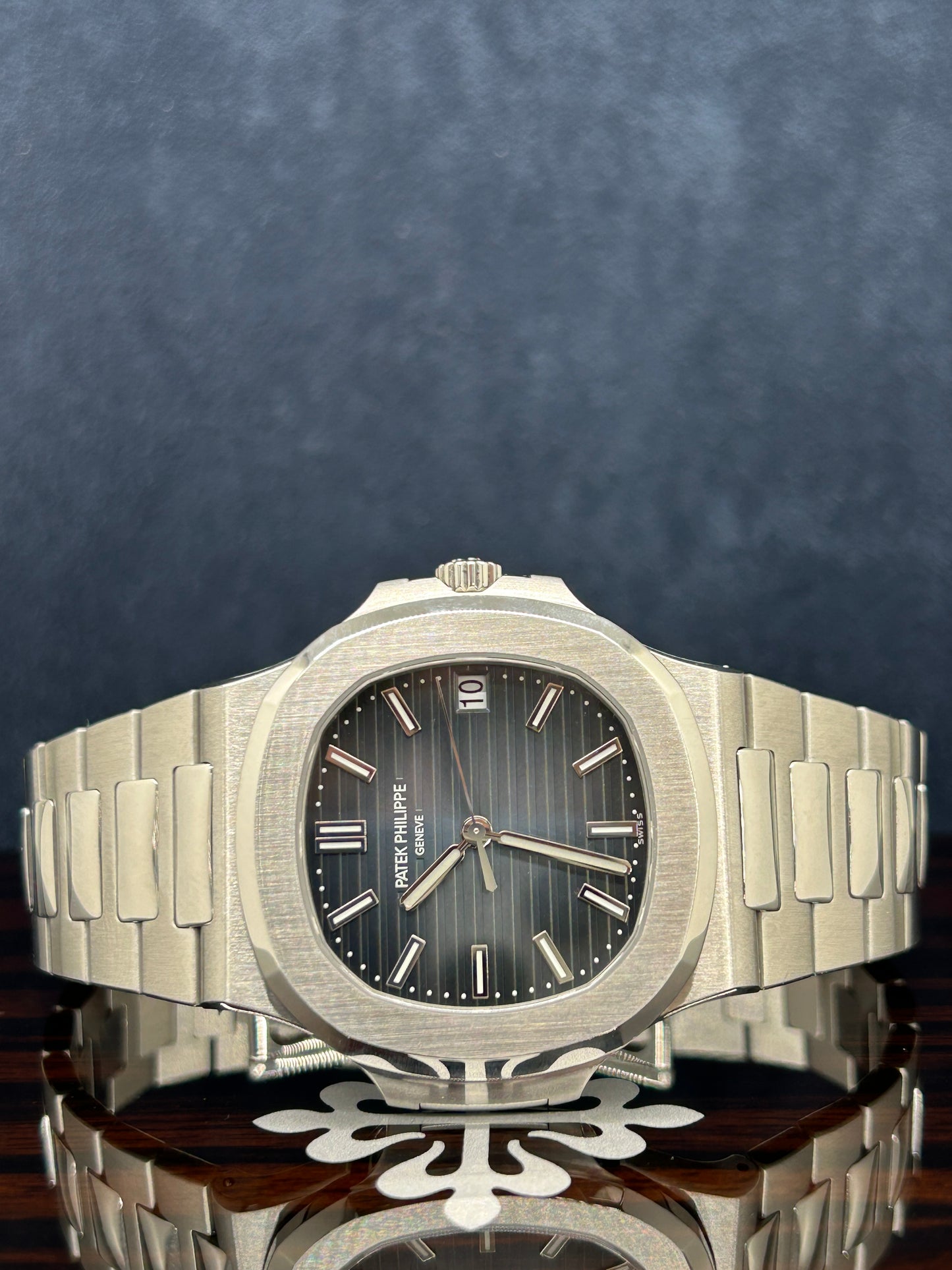 Patek Philippe Nautilus - Blue Dial - Ref 5711/1A-010 - Service 2024 - Year 2018