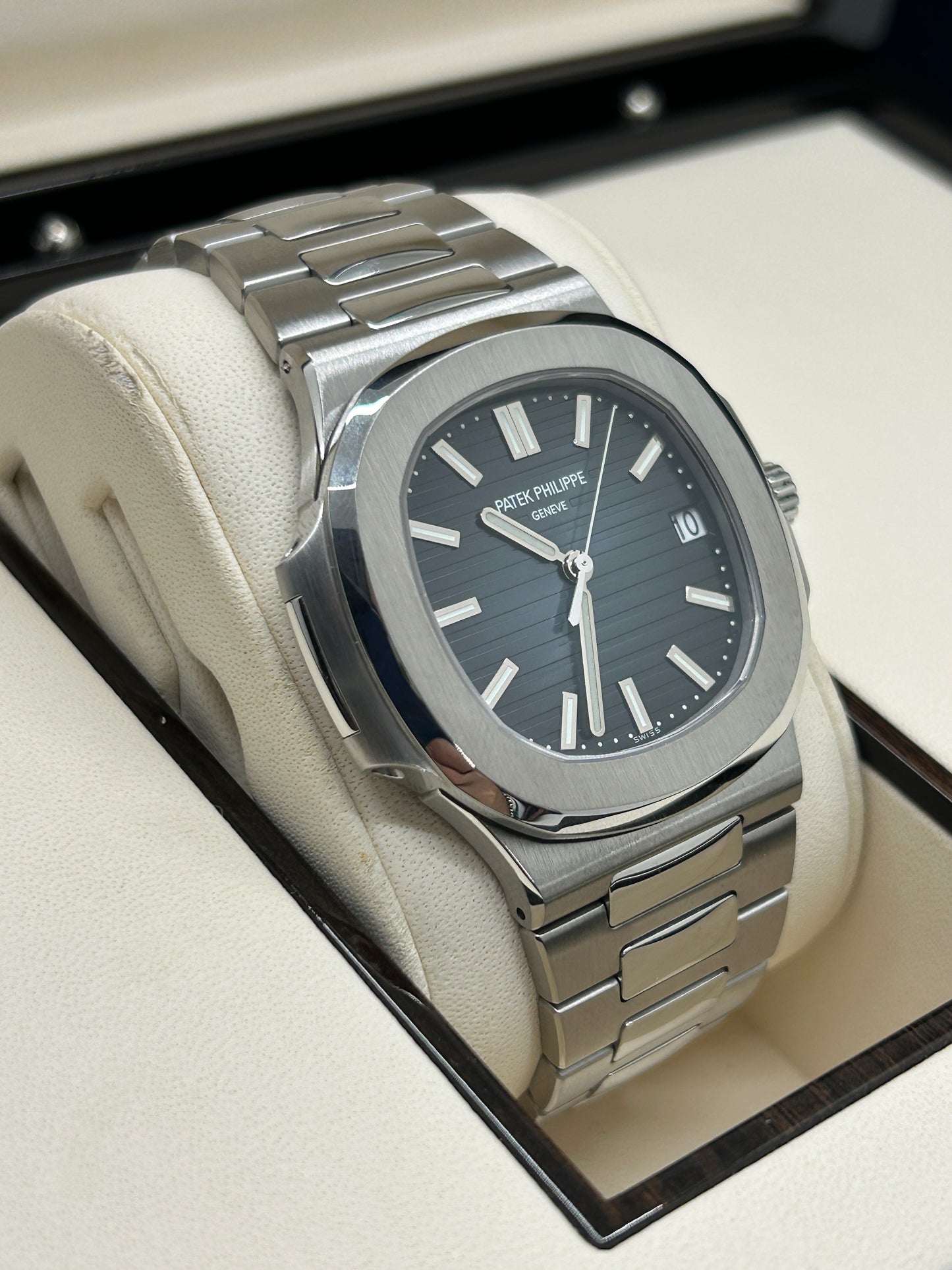 Patek Philippe Nautilus - Blue Dial - Ref 5711/1A-010 - Service 2024 - Year 2018