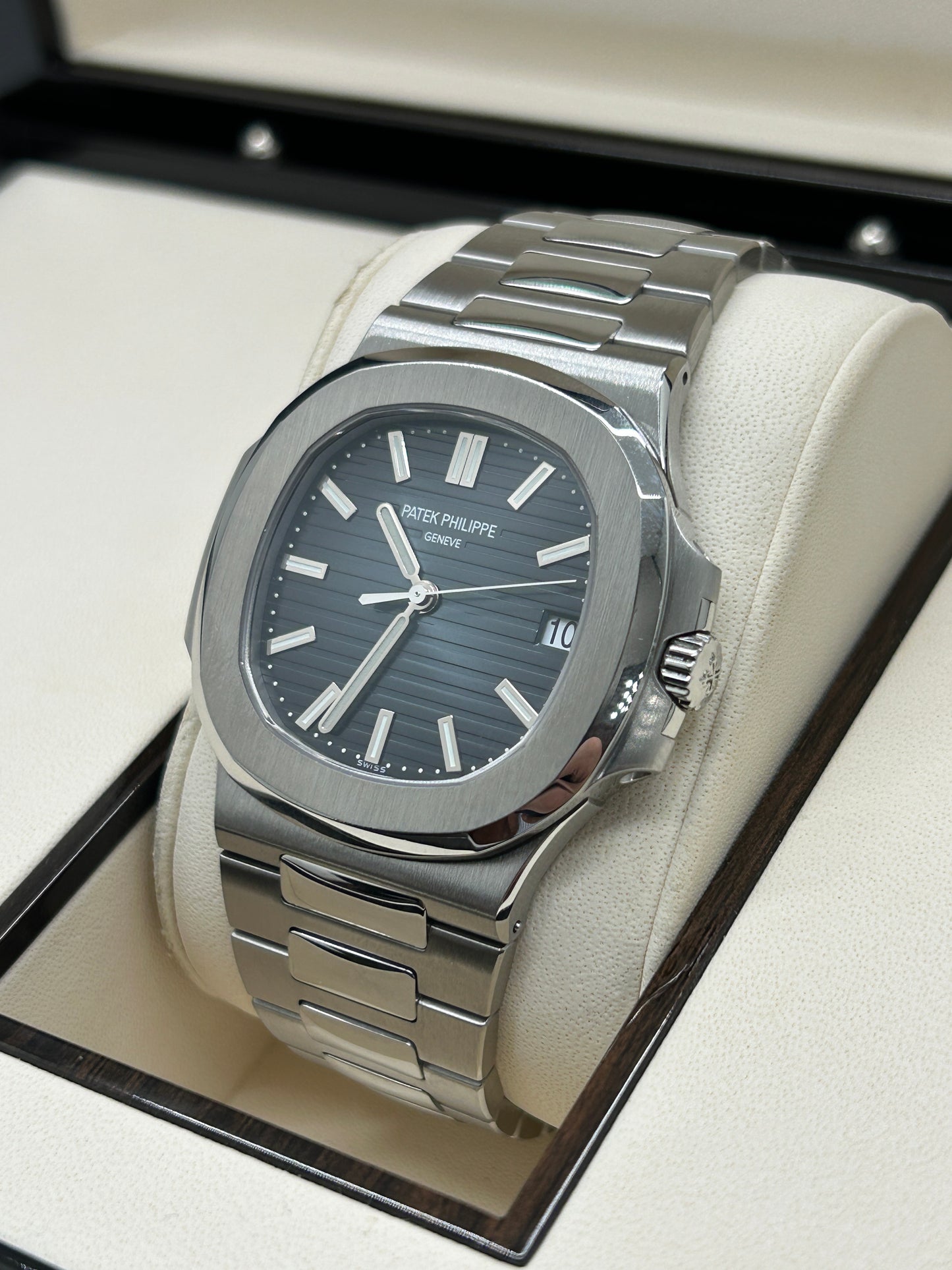 Patek Philippe Nautilus - Blue Dial - Ref 5711/1A-010 - Service 2024 - Year 2018