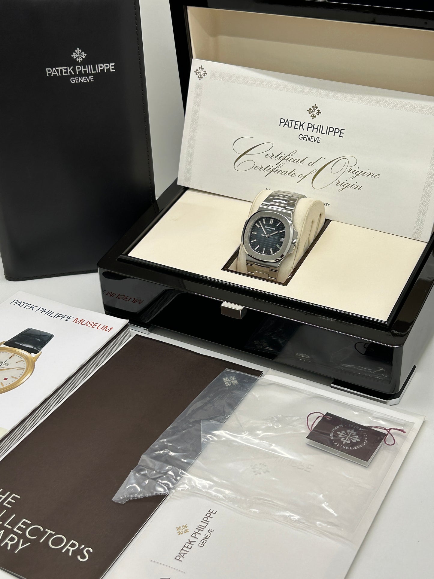 Patek Philippe Nautilus - Blue Dial - Ref 5711/1A-010 - Service 2024 - Year 2018