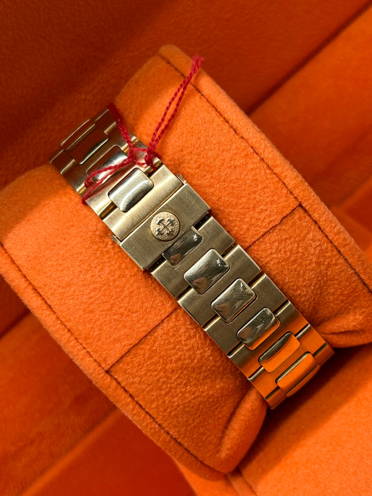 Patek Philippe Nautilus 3800/4 - Rare - 18Kt Yellow Gold Gold & Factory Diamonds Bezel - Official Extract - Year 1988