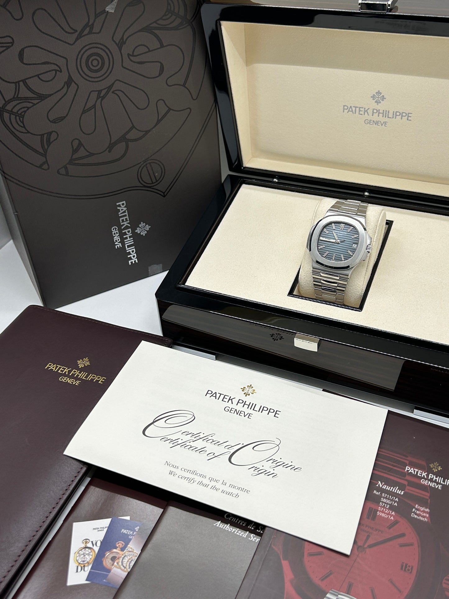 Patek Philippe Nautilus - Blue Dial - Poinçon de Genève - Ref 5711/1A-001 - Year 2007