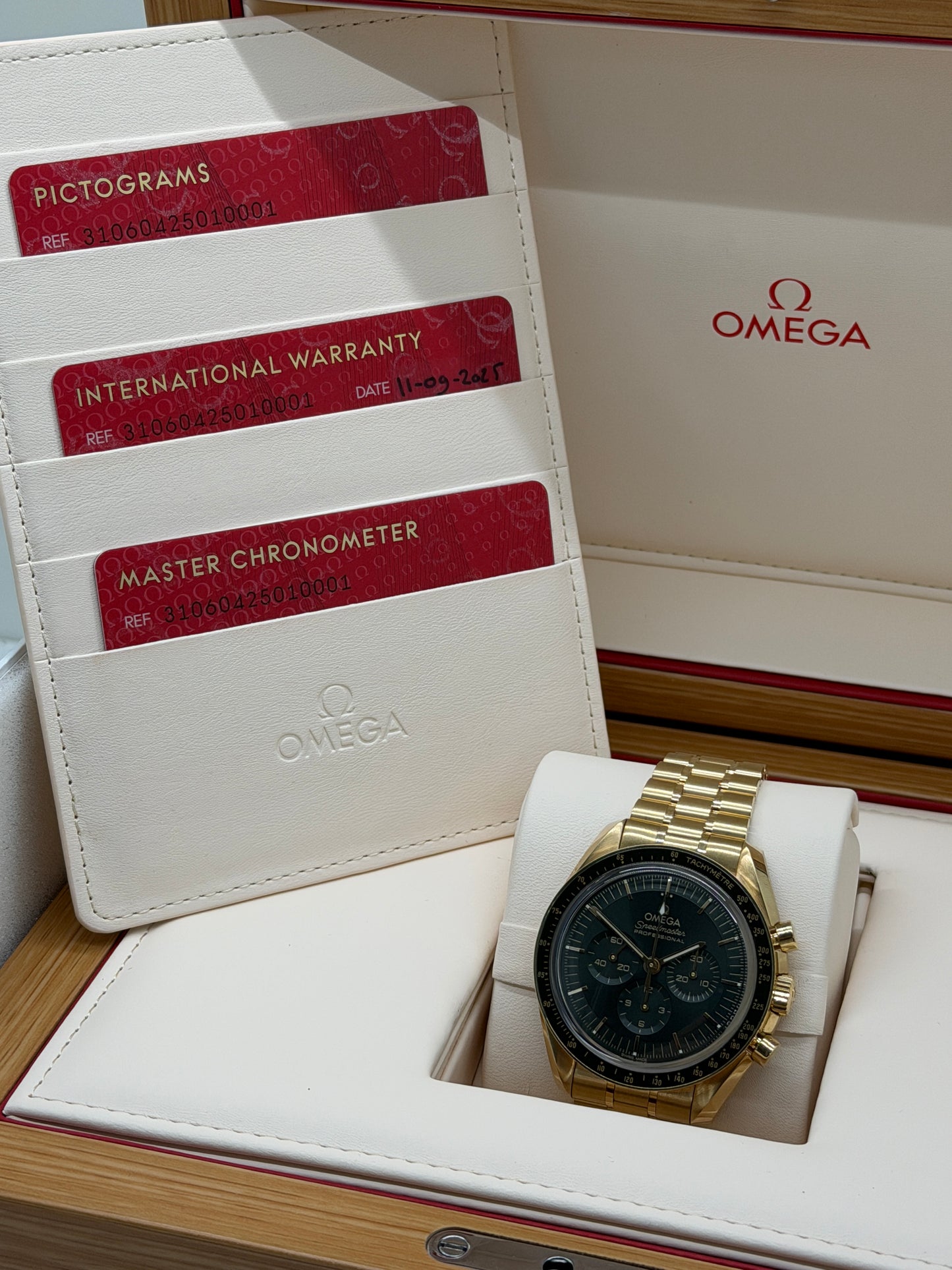 Omega Speedmaster Professional Moonwatch Moonshine - Green Dial Ref.310.60.42.50.10.001 - Unworn 2025