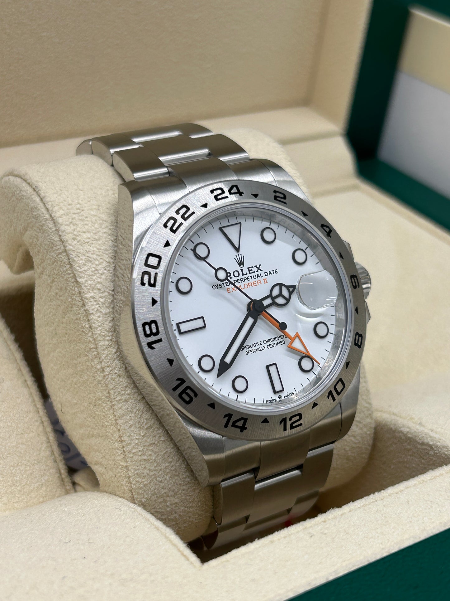Rolex Explorer II - White Dial - Ref 226570 - Year 2024 - Like new, Unworn