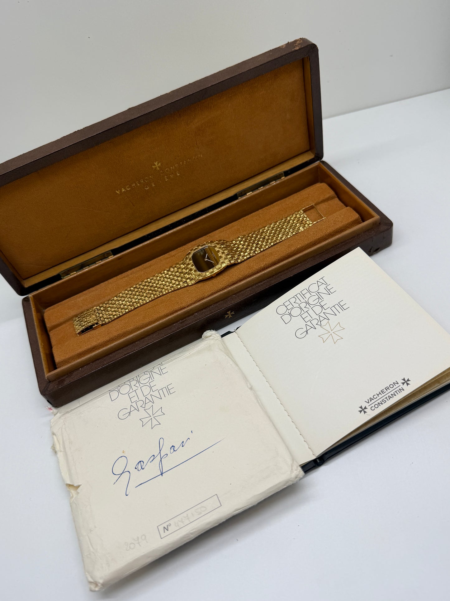 Vacheron Constantin Eye Of The Tiger Dial Mesh Doll - Vintage - 18Kt Yellow Gold Ref 2079 - Original Box & Papers