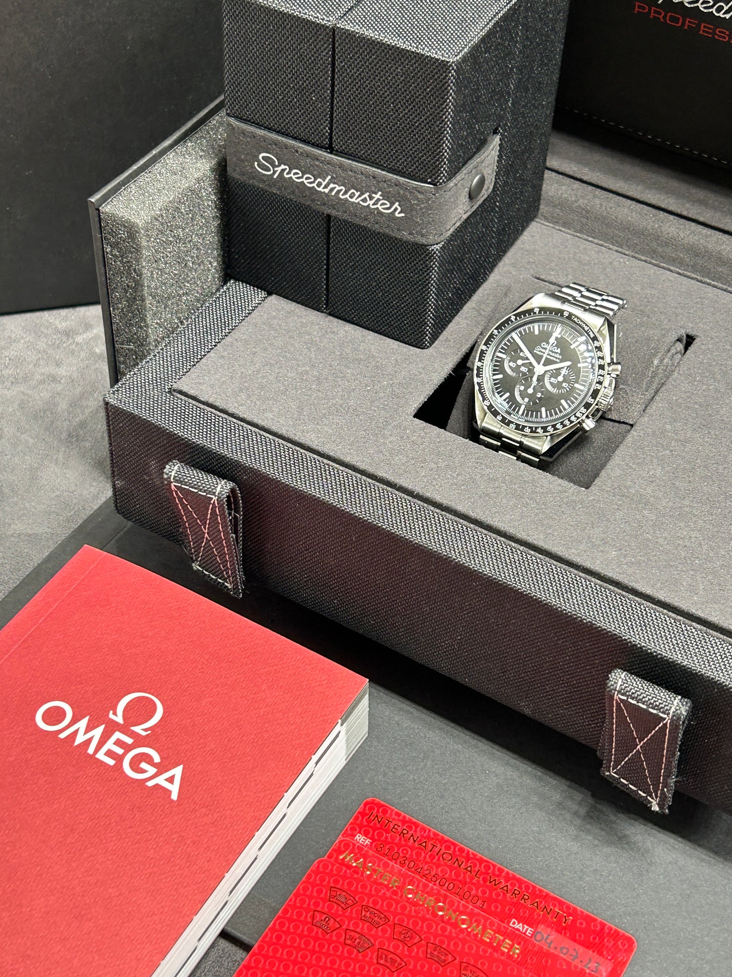 Omega Speedmaster Moonwatch Co -Axial - Esalite - Ref 310.30.42.50.01.001- New 2023