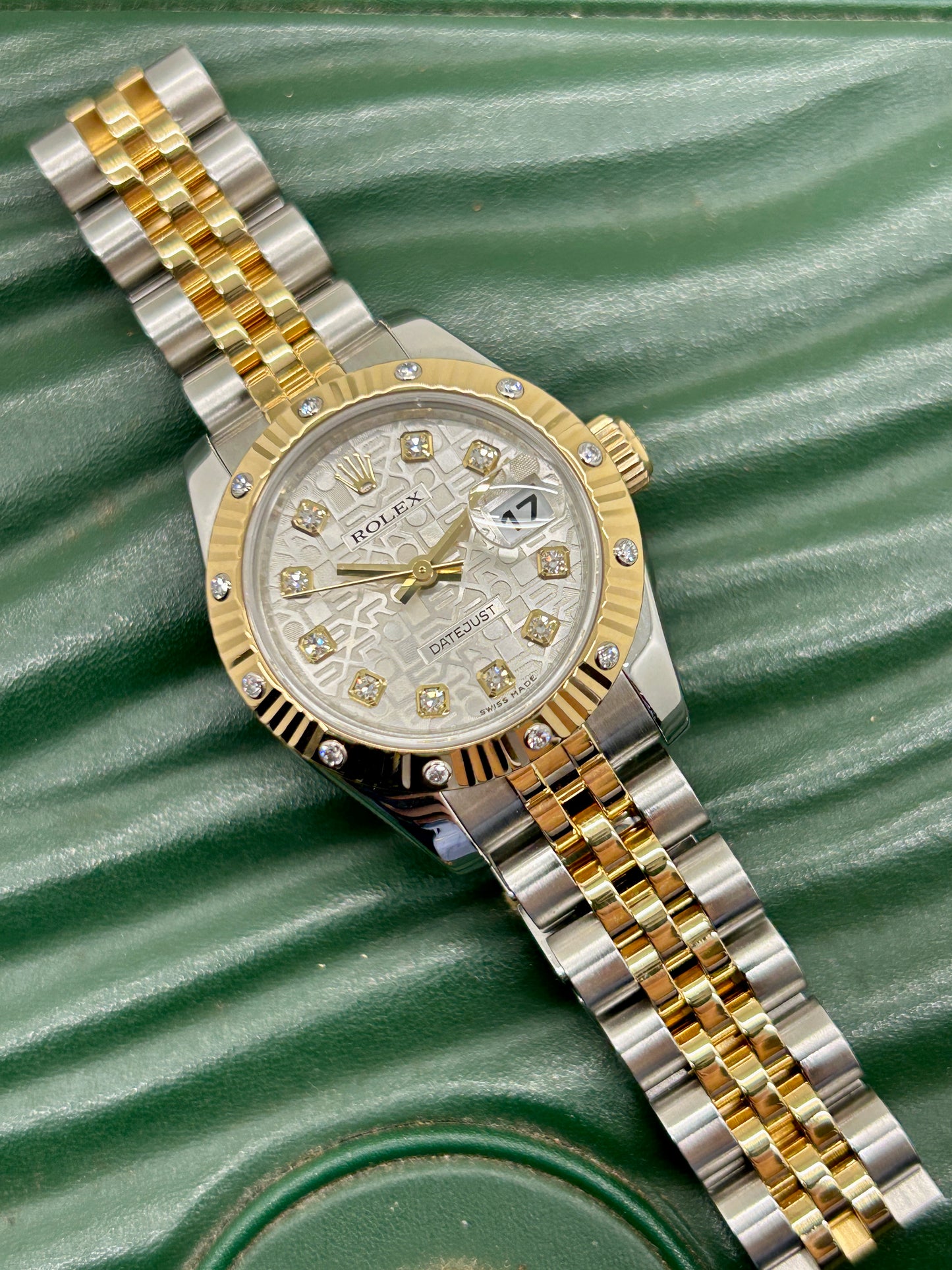 Rolex Lady-Datejust 26mm - 18Kt Yellow Golod & Steel - Bezel and Dial Diamonds - Year 2005