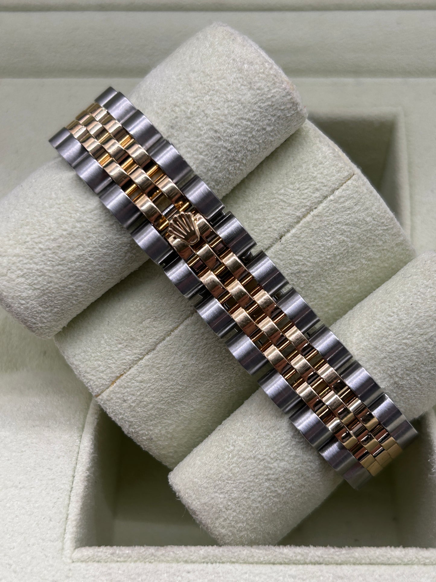 Rolex Lady-Datejust 26mm - 18Kt Yellow Golod & Steel - Bezel and Dial Diamonds - Year 2005