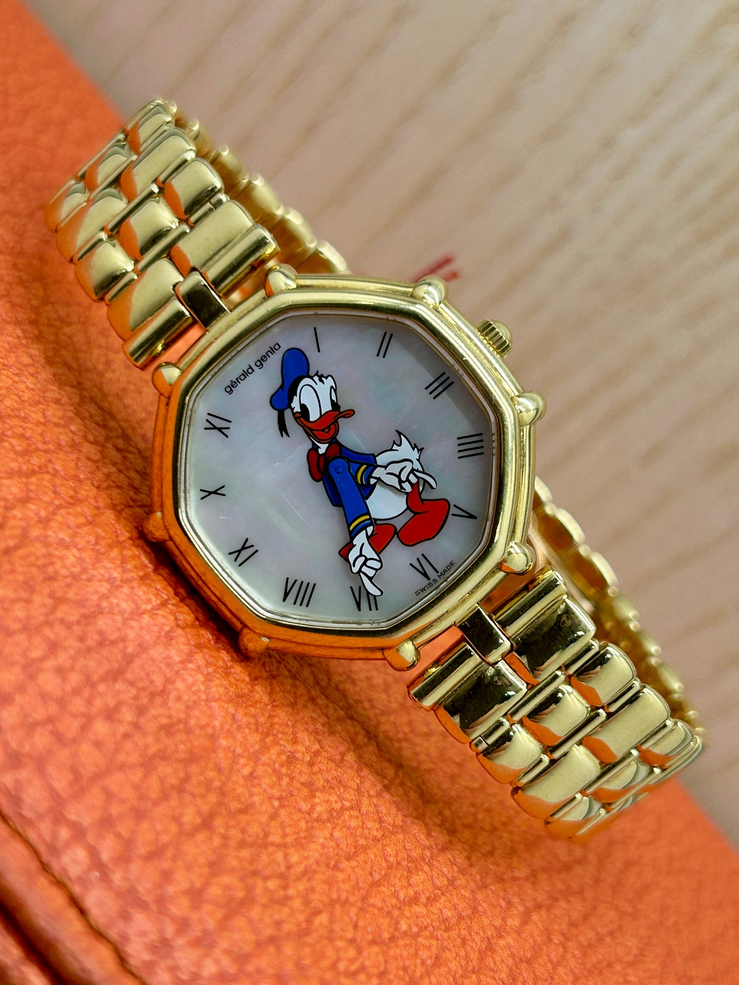 Gerald Genta Donald Duck - Yellow Gold - MOP 31mm Dial