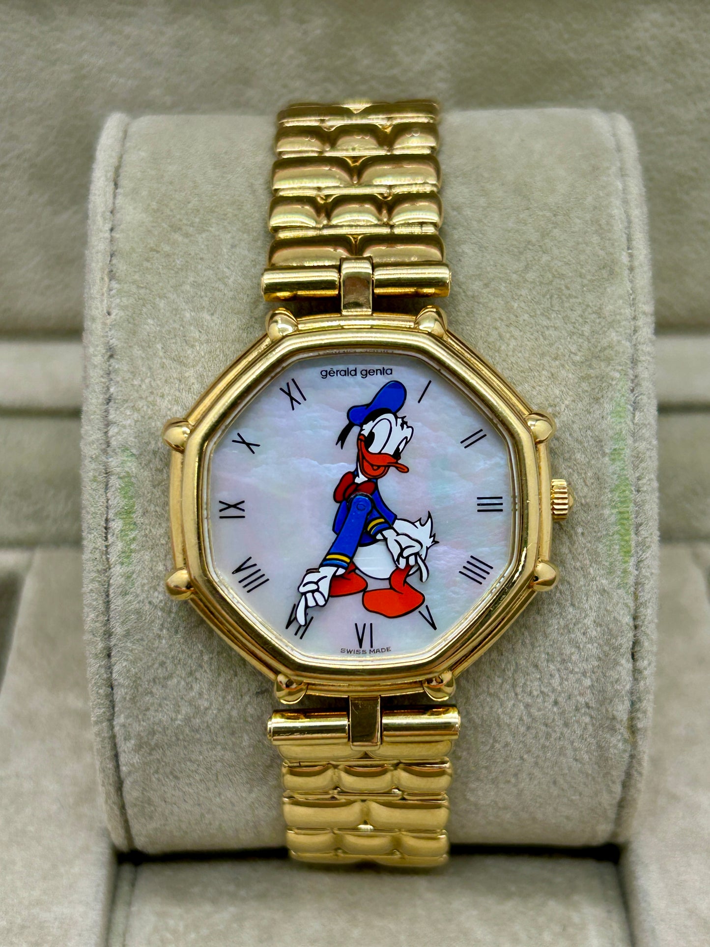 Gerald Genta Donald Duck - Yellow Gold - MOP 31mm Dial