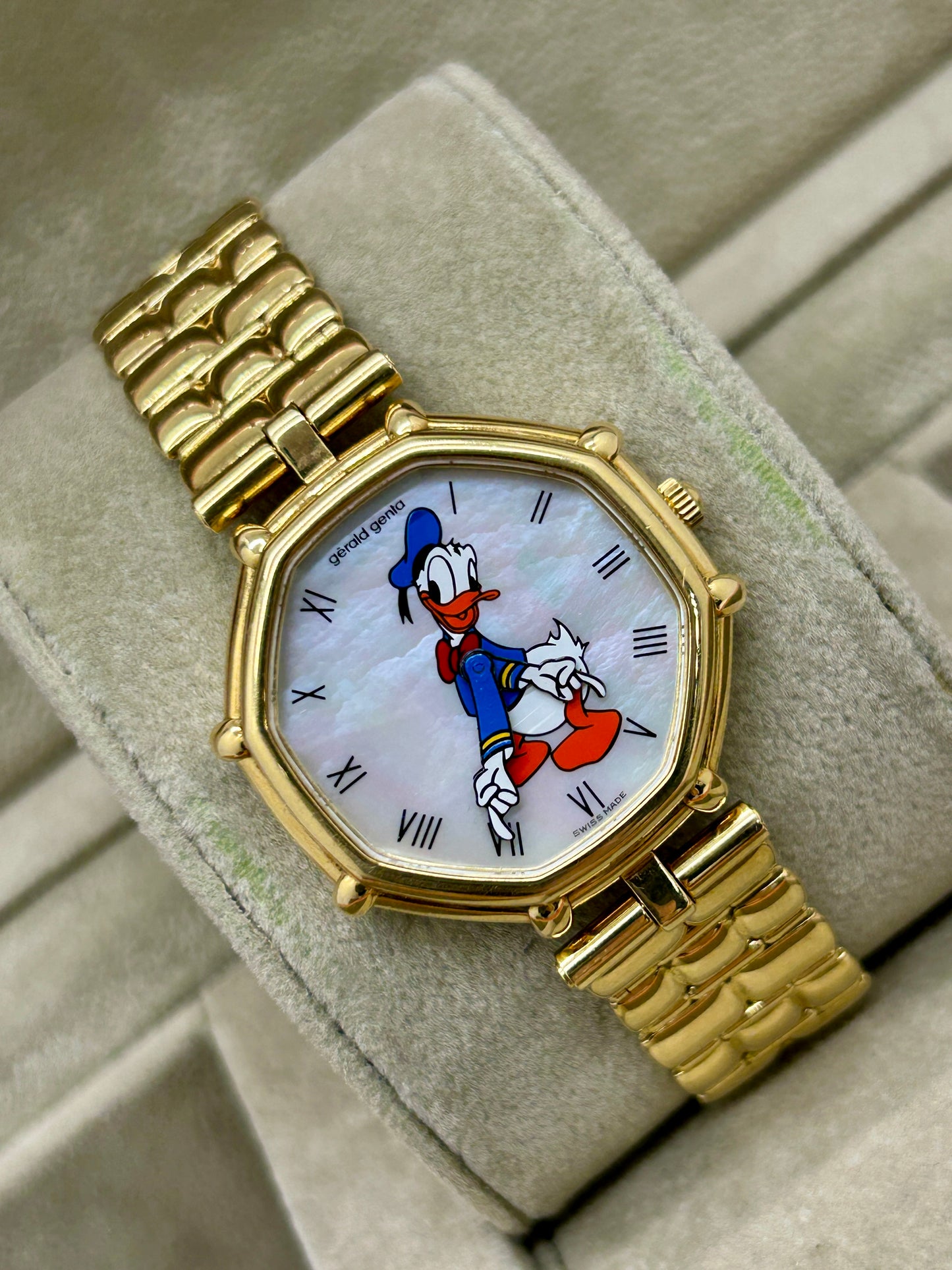 Gerald Genta Donald Duck - Yellow Gold - MOP 31mm Dial
