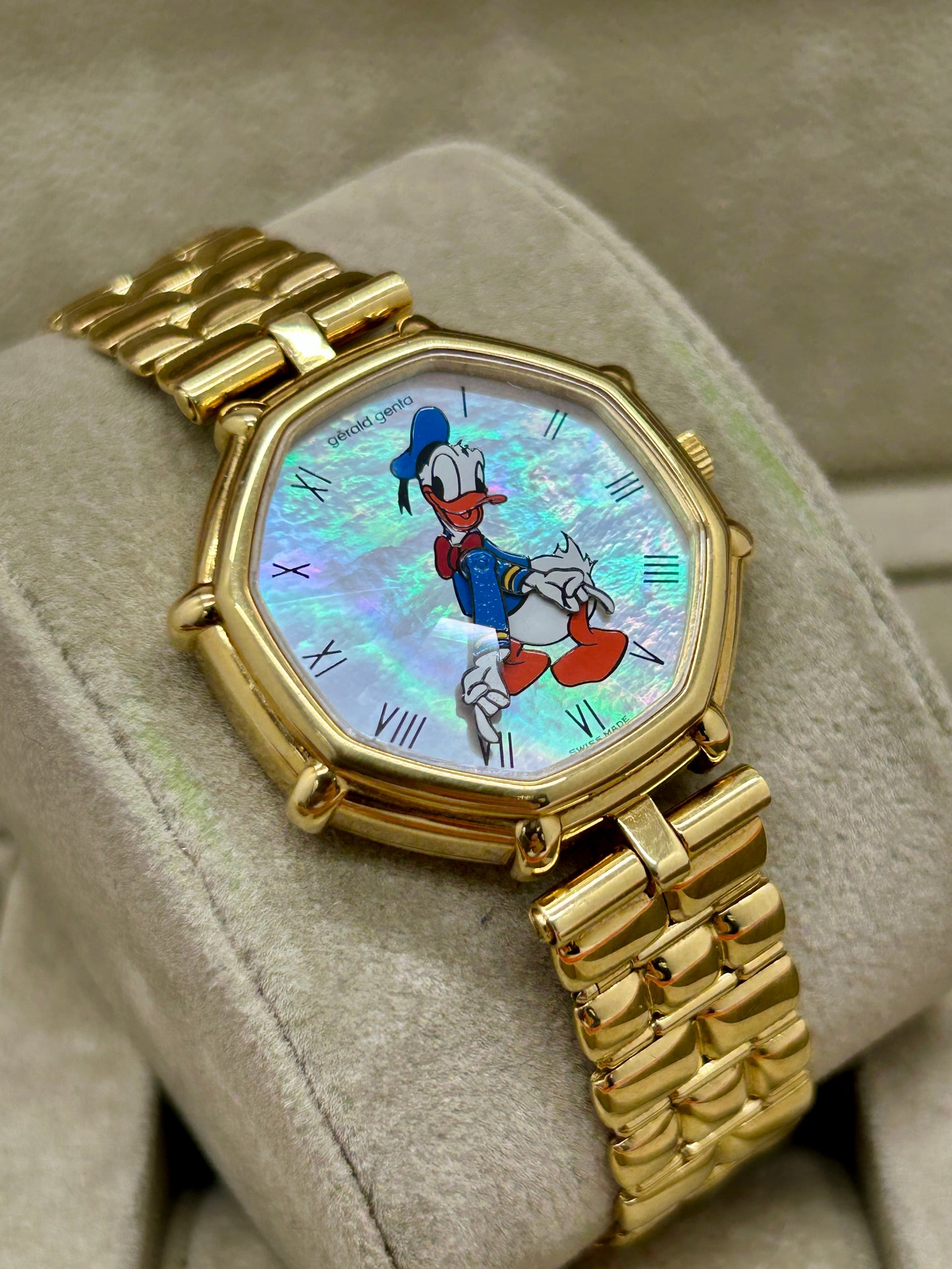 Gerald Genta Donald Duck - Yellow Gold - MOP 31mm Dial