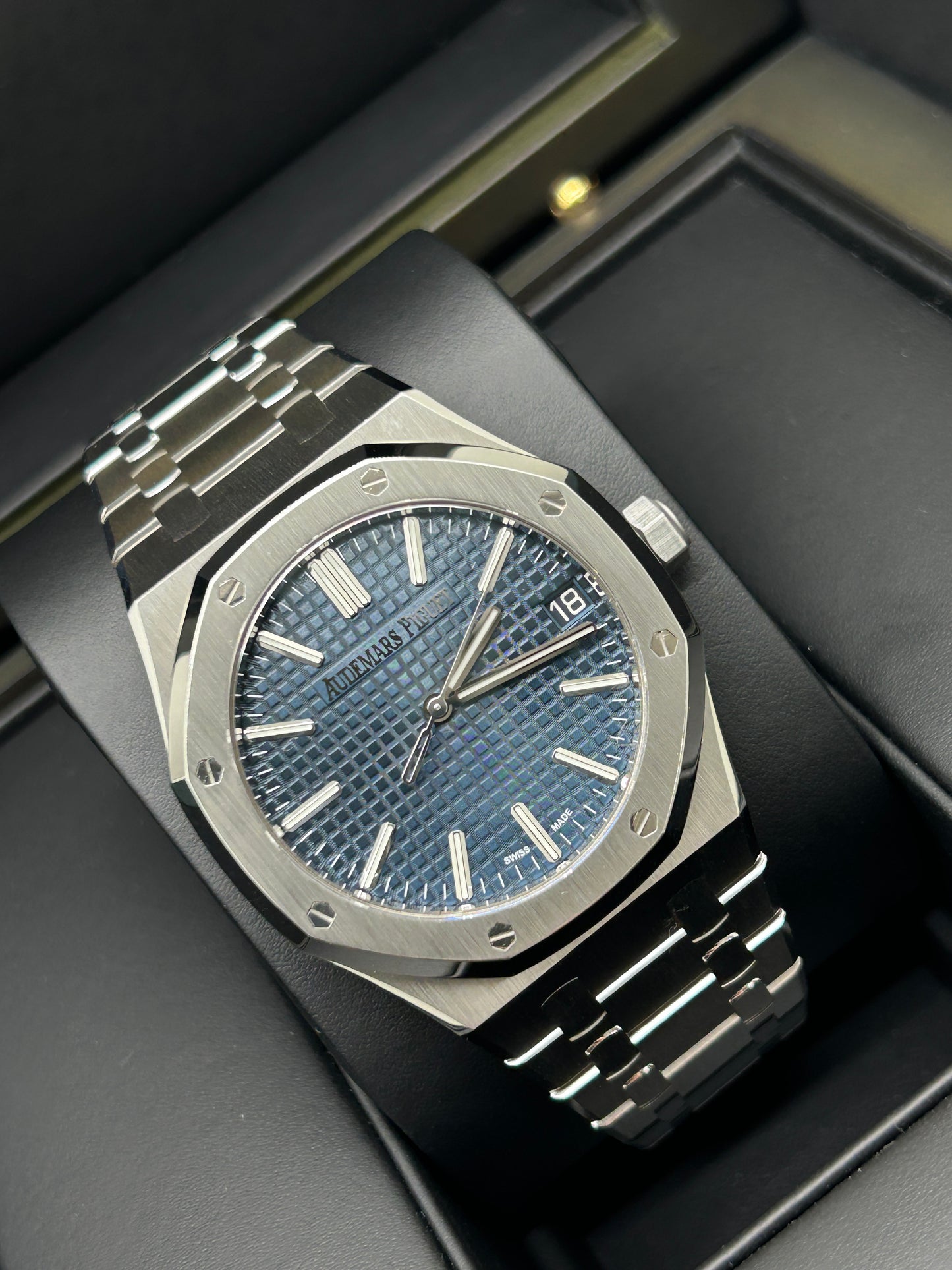 Audemars Piguet Royal Oak Selfwinding "50th Anniversary" - Blue Dial - 41mm - Ref 15510ST.OO.13 - 2022
