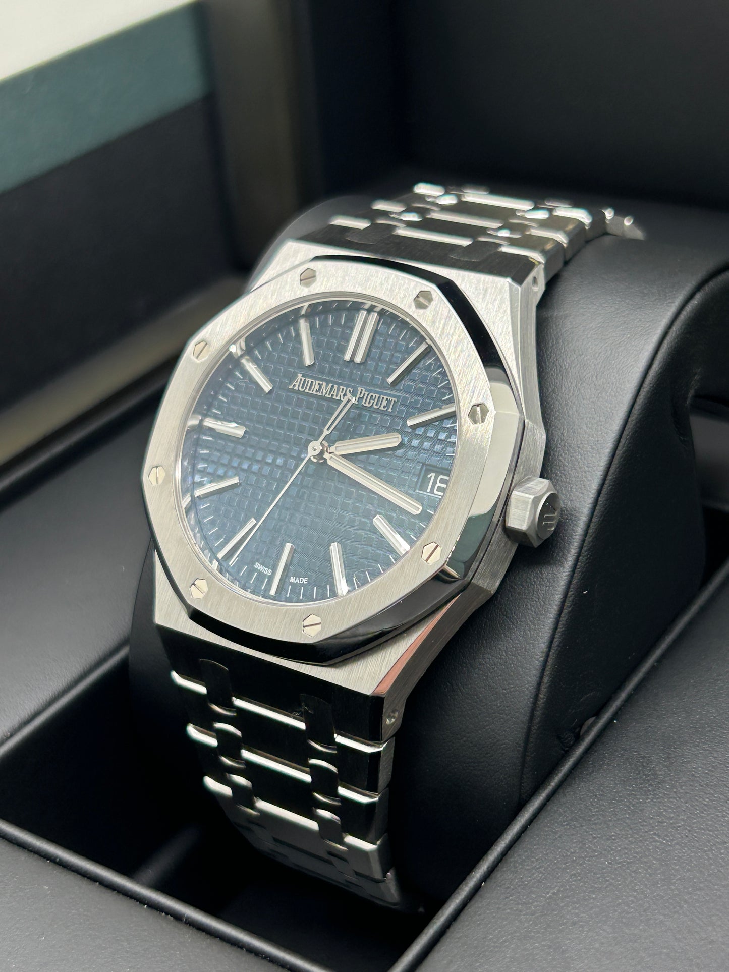 Audemars Piguet Royal Oak Selfwinding "50th Anniversary" - Blue Dial - 41mm - Ref 15510ST.OO.13 - 2022