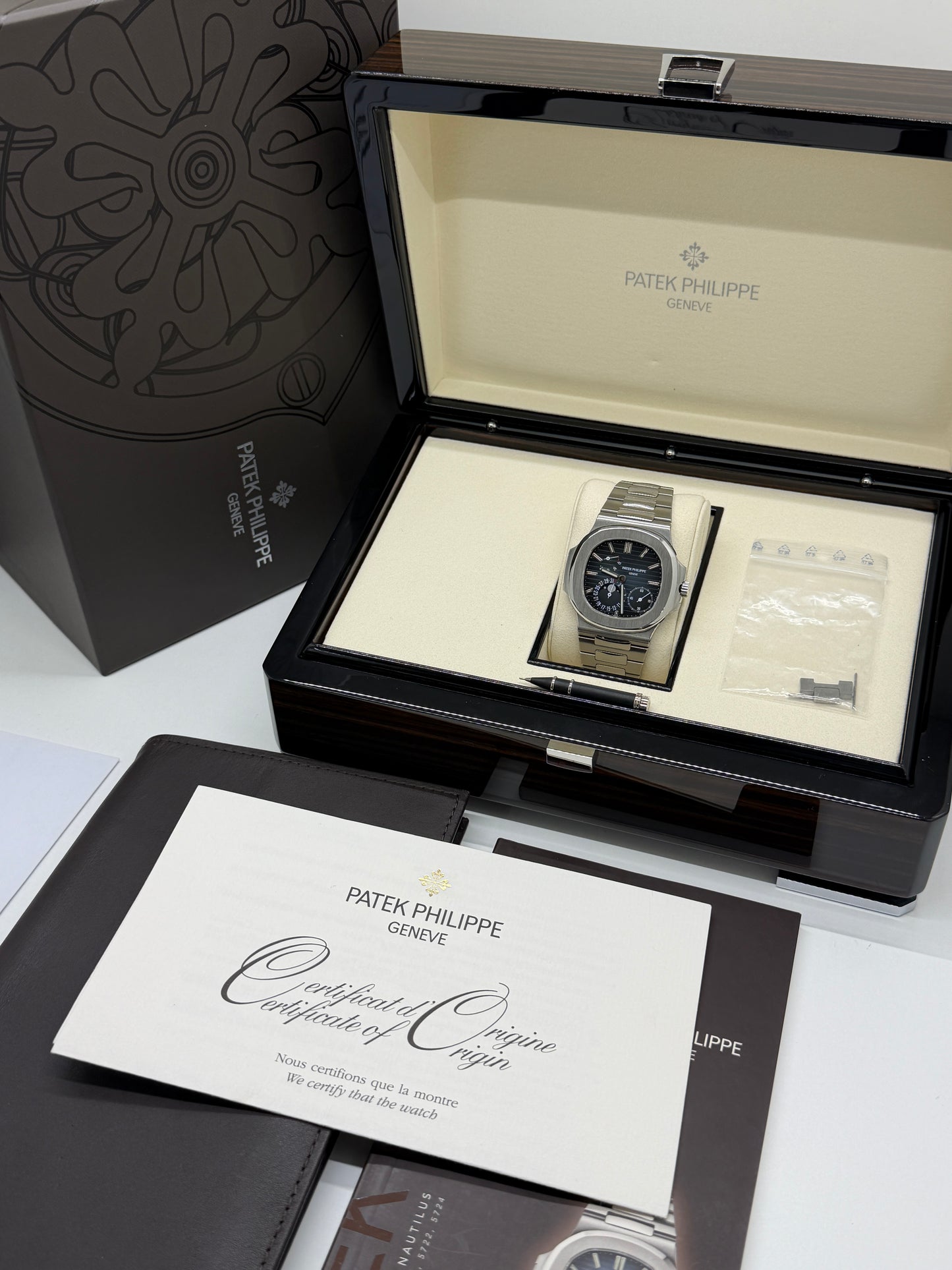 Patek Philippe Nautilus Blue dial - Ref 5712/1A-001 Year 2013