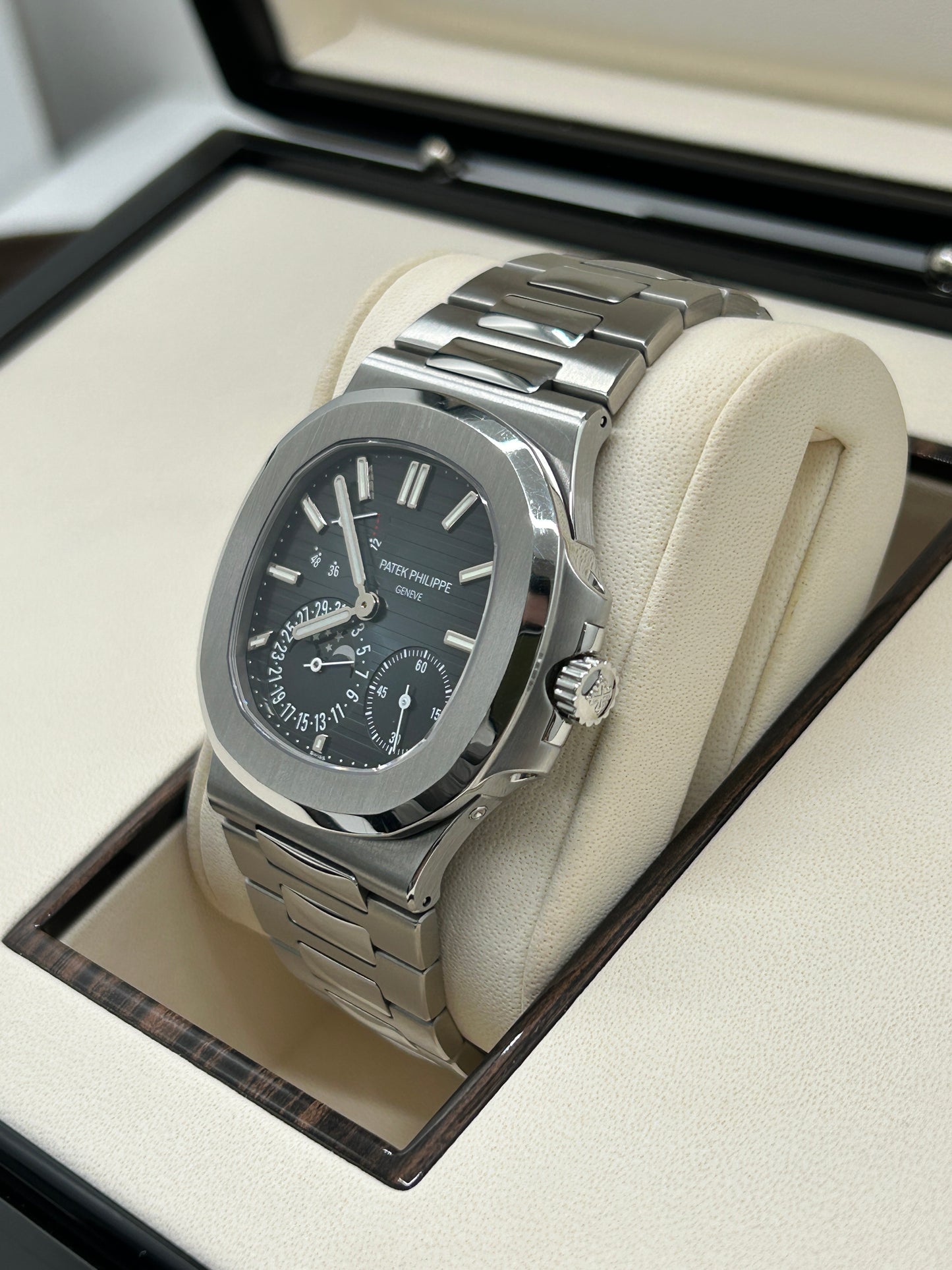 Patek Philippe Nautilus - Ref 5712/1A-001 - Blue Dial - Unpolished - Year 2019