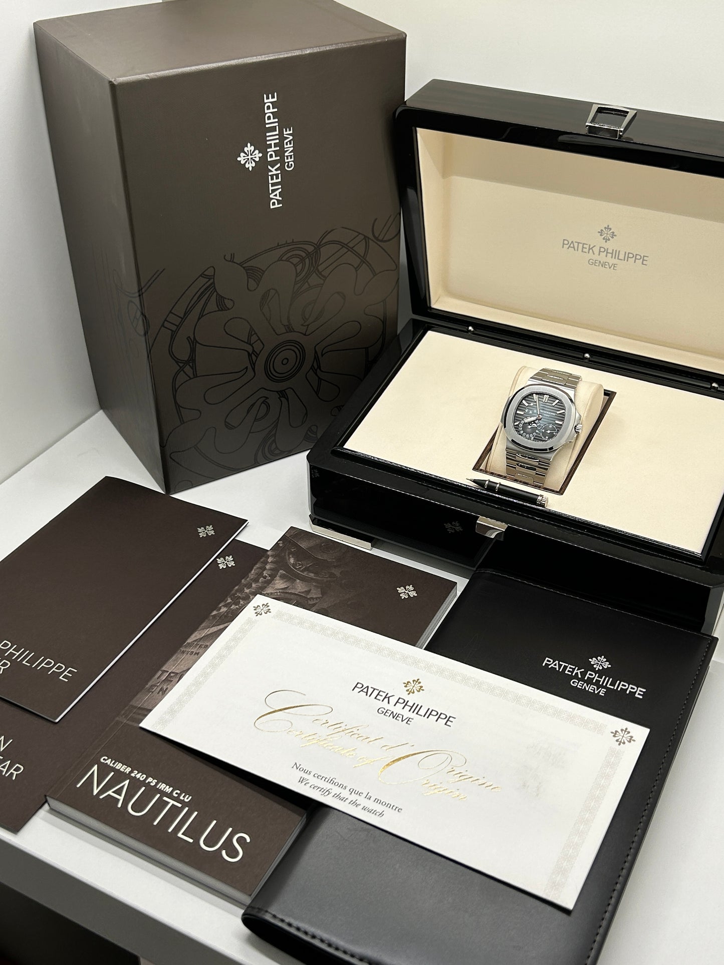 Patek Philippe Nautilus - Ref 5712/1A-001 - Blue Dial - Unpolished - Year 2019