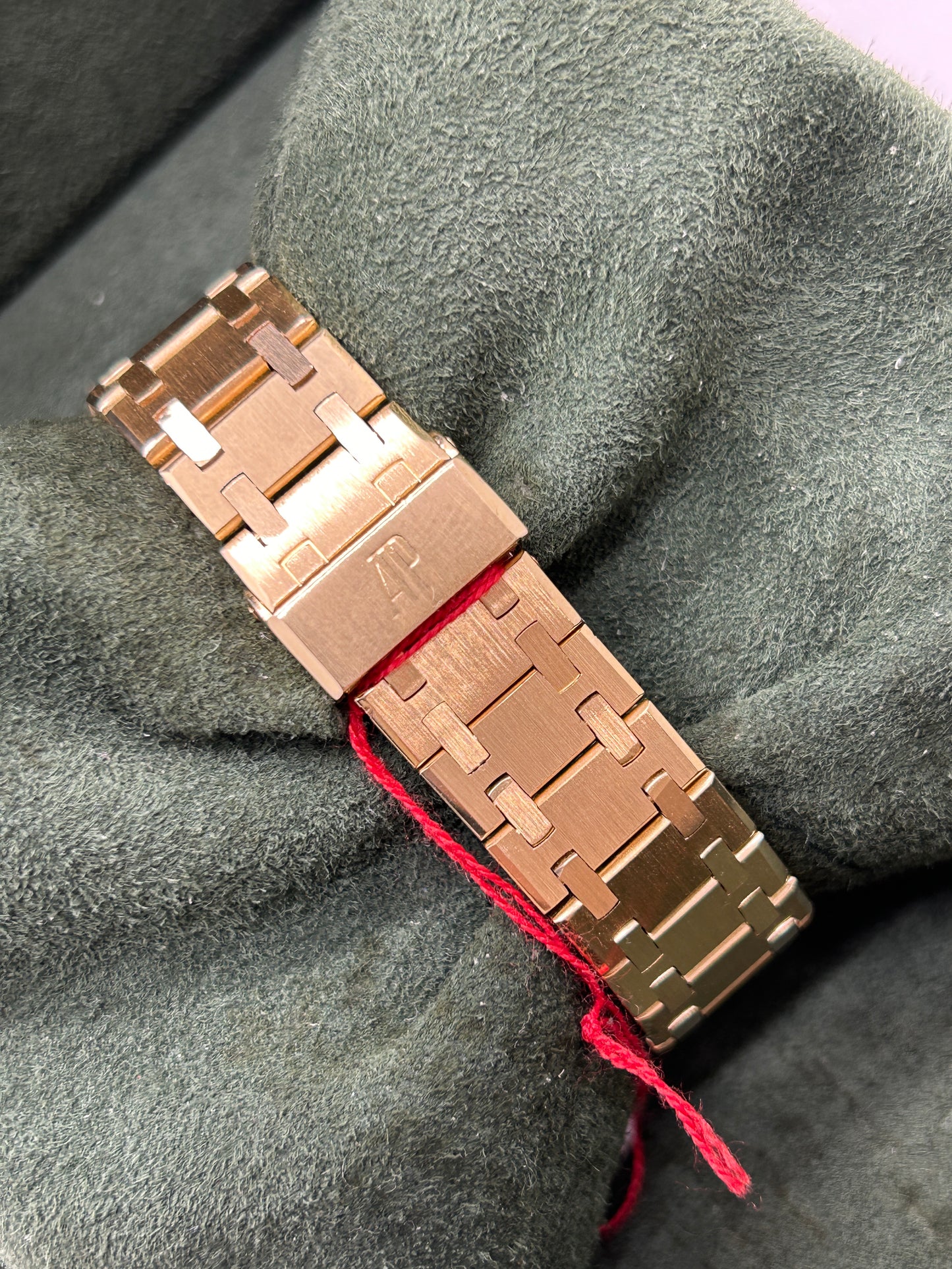Audemars Piguet - Royal Oak Day-date 37mm - 18Kt Yellow Gold - Ref 25594BA.OO.0477BA.01 - 17 Links (Max 16.5cm Wrist)