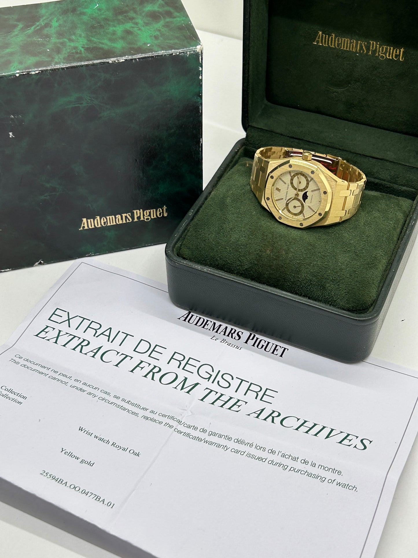 Audemars Piguet - Royal Oak Day-date 37mm - 18Kt Yellow Gold - Ref 25594BA.OO.0477BA.01 - 17 Links (Max 16.5cm Wrist)