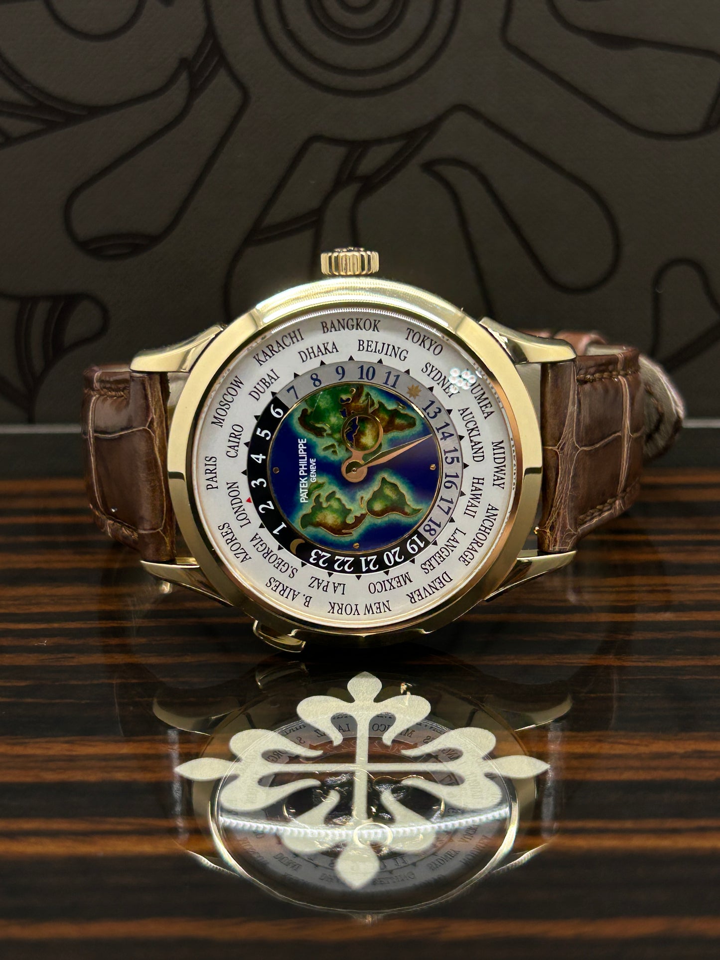 Patek Philippe World Time 38.5mm - Enamel Dial - 18Kt Yellow Gold - Ref. 5231J-001 - Year 2019