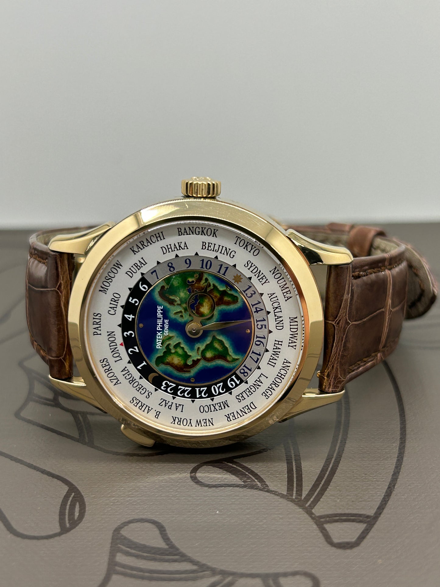 Patek Philippe World Time 38.5mm - Enamel Dial - 18Kt Yellow Gold - Ref. 5231J-001 - Year 2019