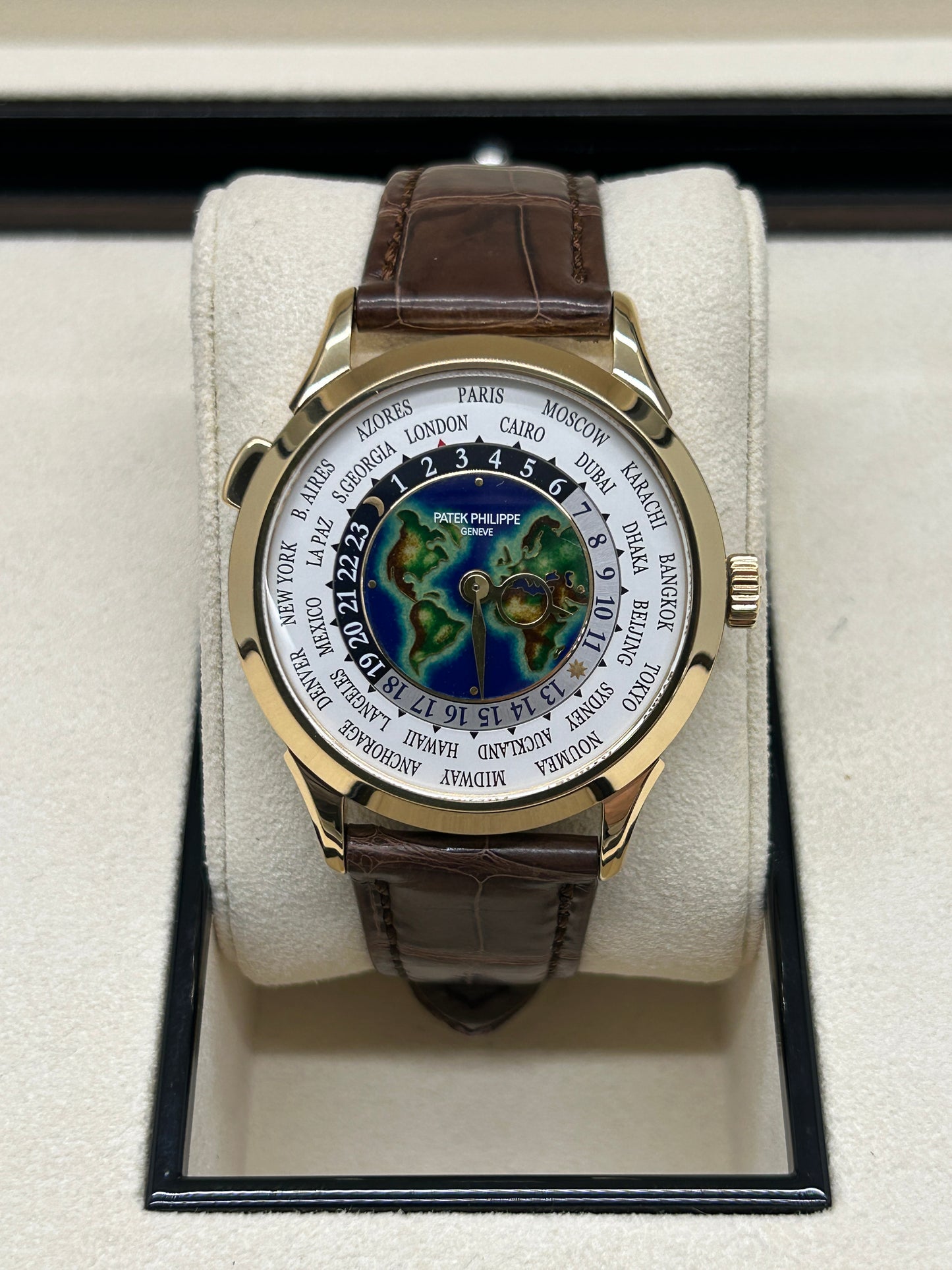 Patek Philippe World Time 38.5mm - Enamel Dial - 18Kt Yellow Gold - Ref. 5231J-001 - Year 2019