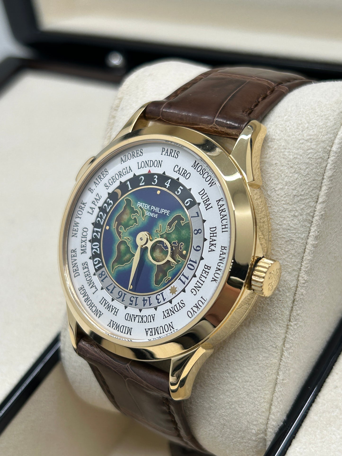 Patek Philippe World Time 38.5mm - Enamel Dial - 18Kt Yellow Gold - Ref. 5231J-001 - Year 2019